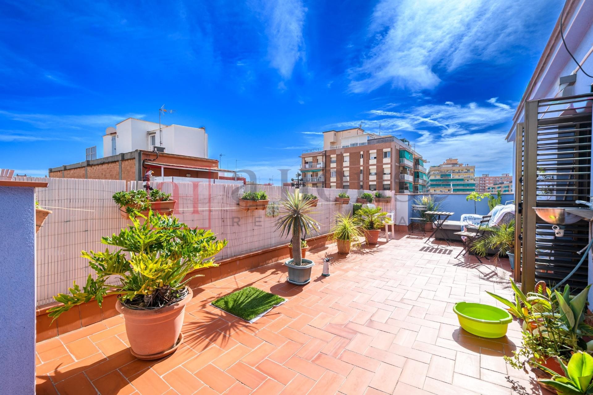 ÁTICO REFORMADO CON TERRAZA Y EXCELENTE RENTABILIDAD EN LLEF