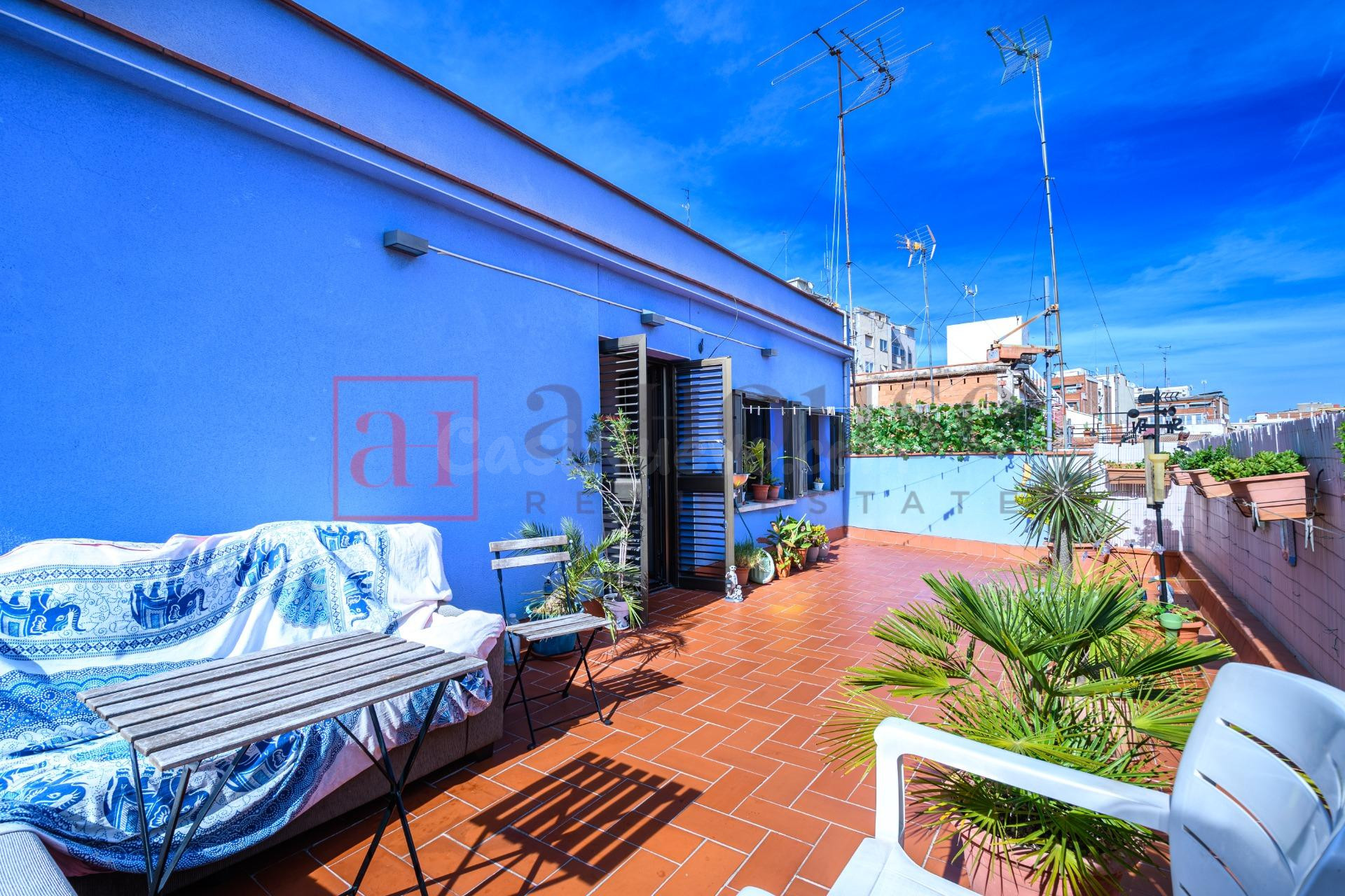 ÁTICO REFORMADO CON TERRAZA Y EXCELENTE RENTABILIDAD EN LLEF - foto 5