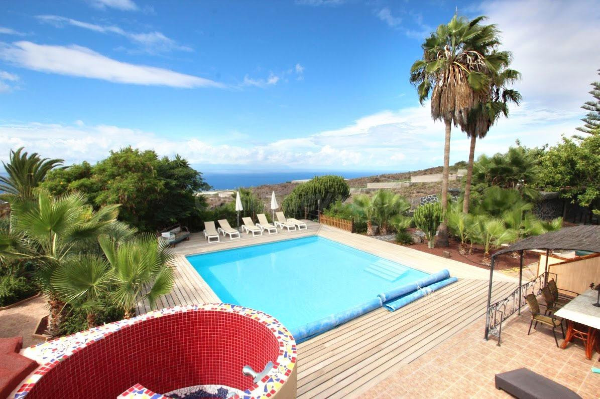 ESPECTACULAR FINCA RESIDENCIAL DE LUJO CON 6 VIVIENDAS, ZONA