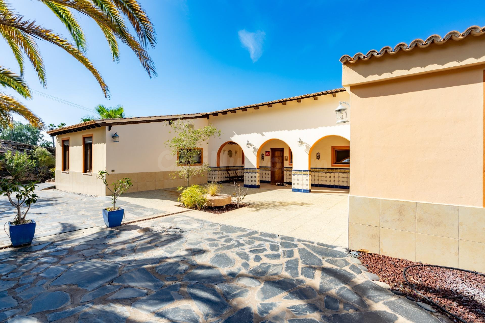 ESPECTACULAR FINCA RESIDENCIAL DE LUJO CON 6 VIVIENDAS, ZONA - foto 3
