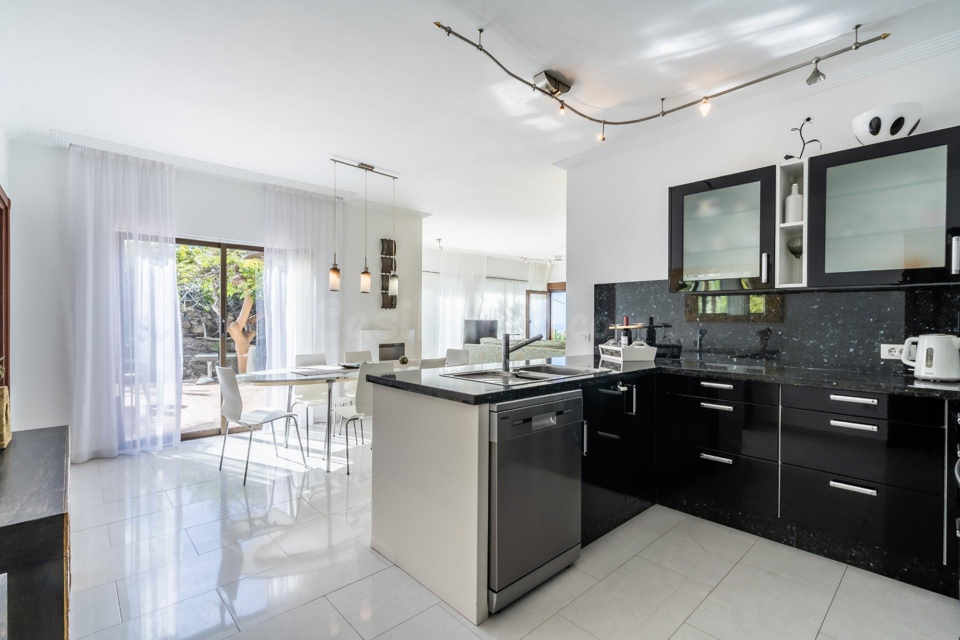 ESPECTACULAR FINCA RESIDENCIAL DE LUJO CON 6 VIVIENDAS, ZONA - foto 4