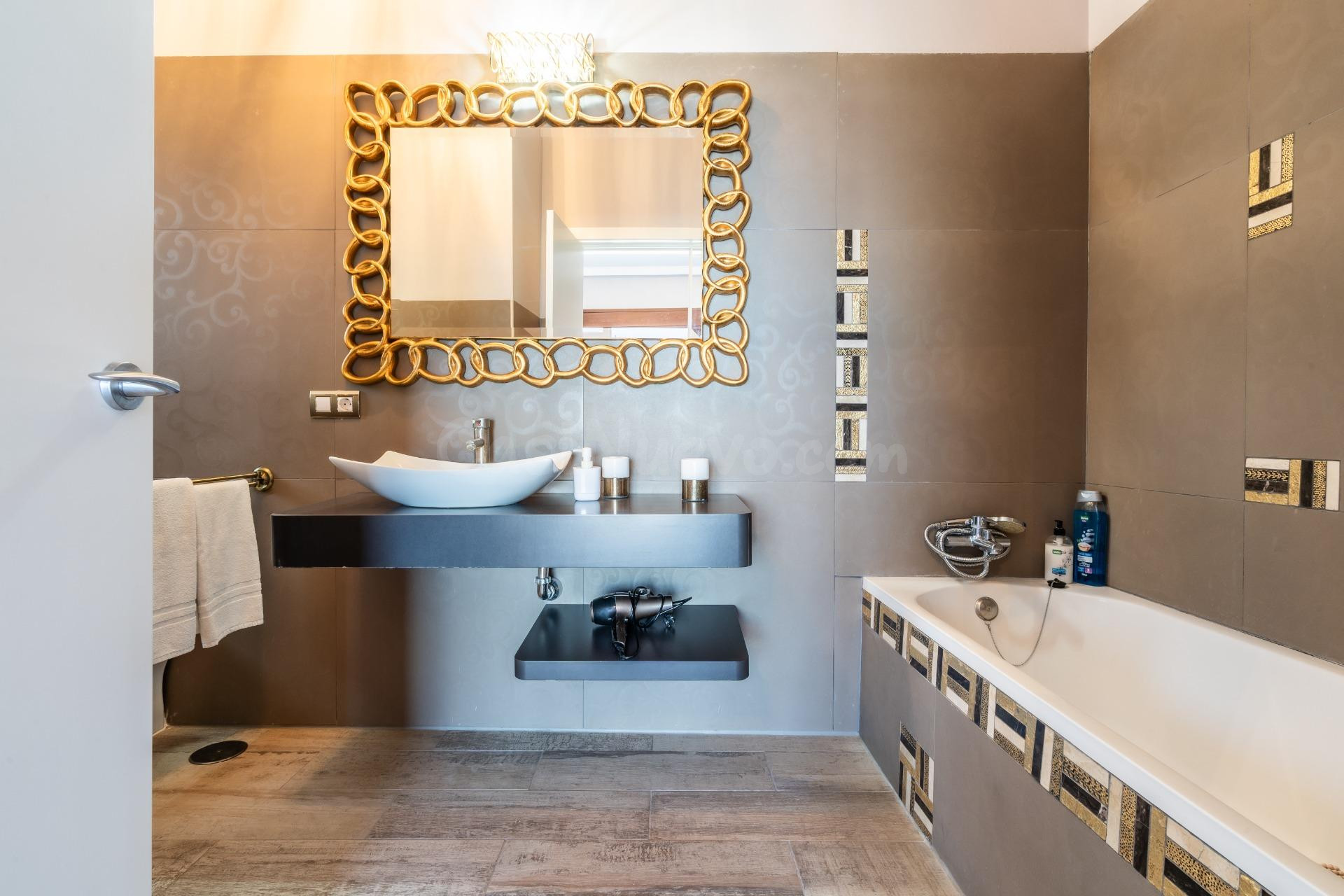 ESPECTACULAR FINCA RESIDENCIAL DE LUJO CON 6 VIVIENDAS, ZONA - foto 5