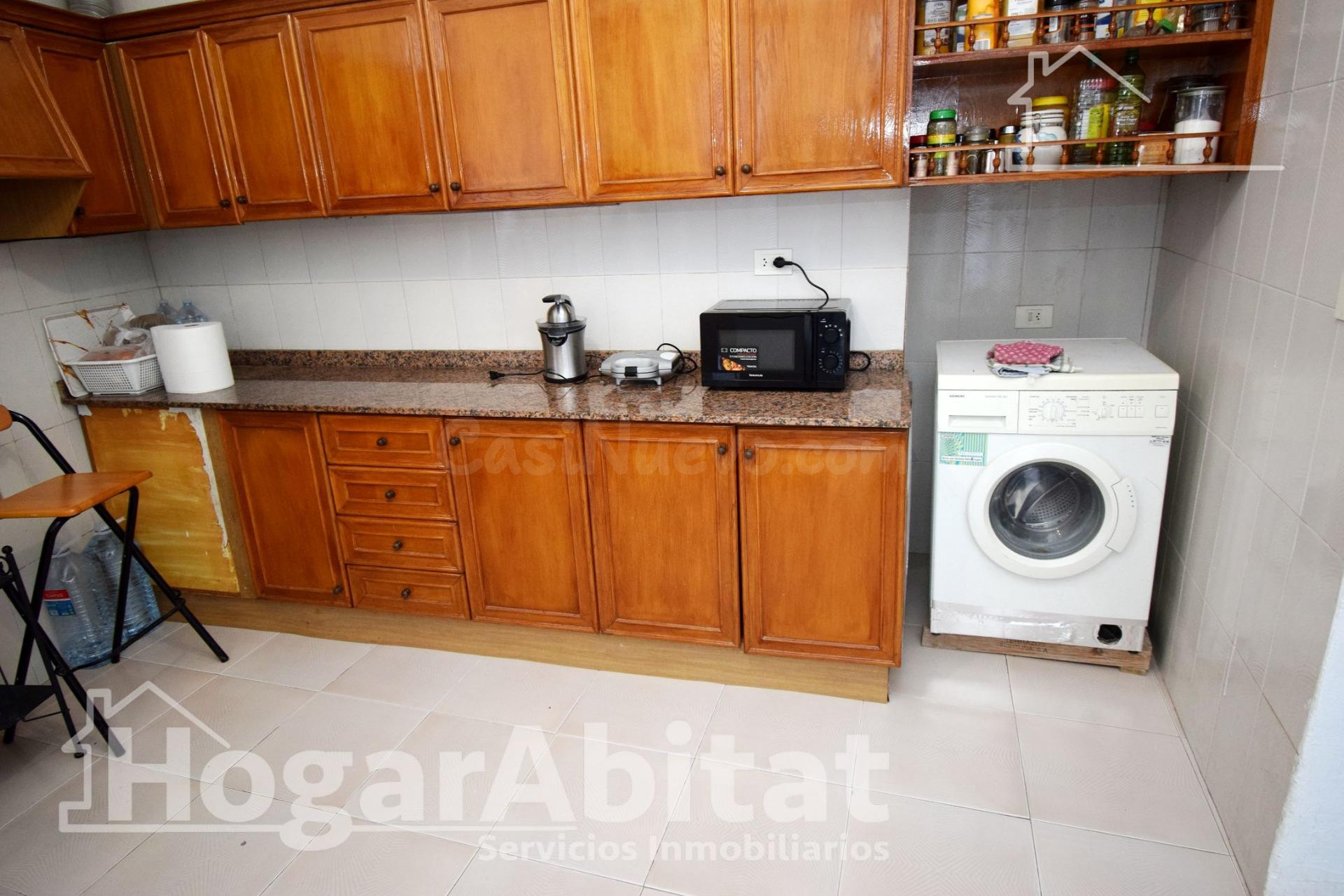 AMPLIA CASA CON 2 TERRAZAS Y GARAJE - foto 3