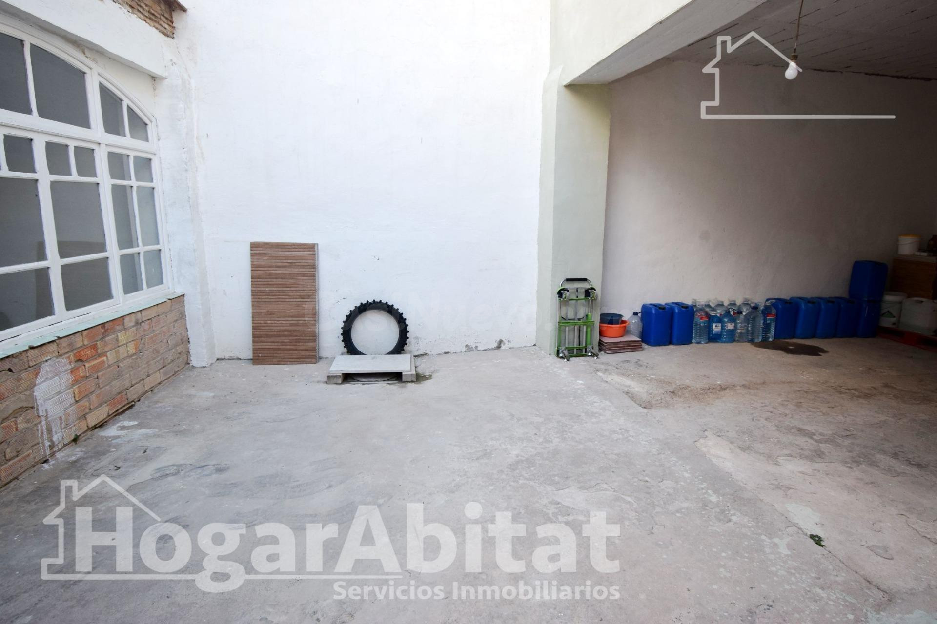 AMPLIA CASA CON 2 TERRAZAS Y GARAJE - foto 4