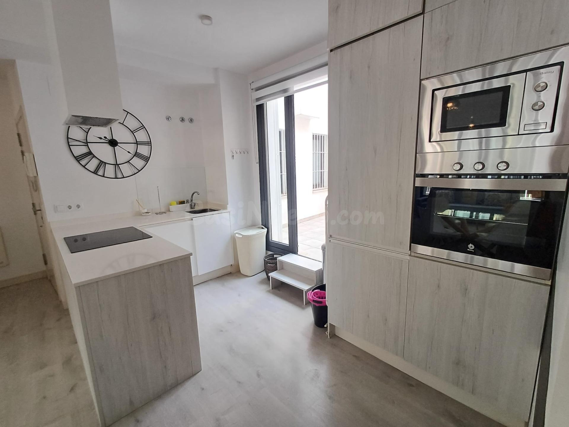 Se alquila piso cómo nuevo a metros de Vialia en el corazón  - foto 3