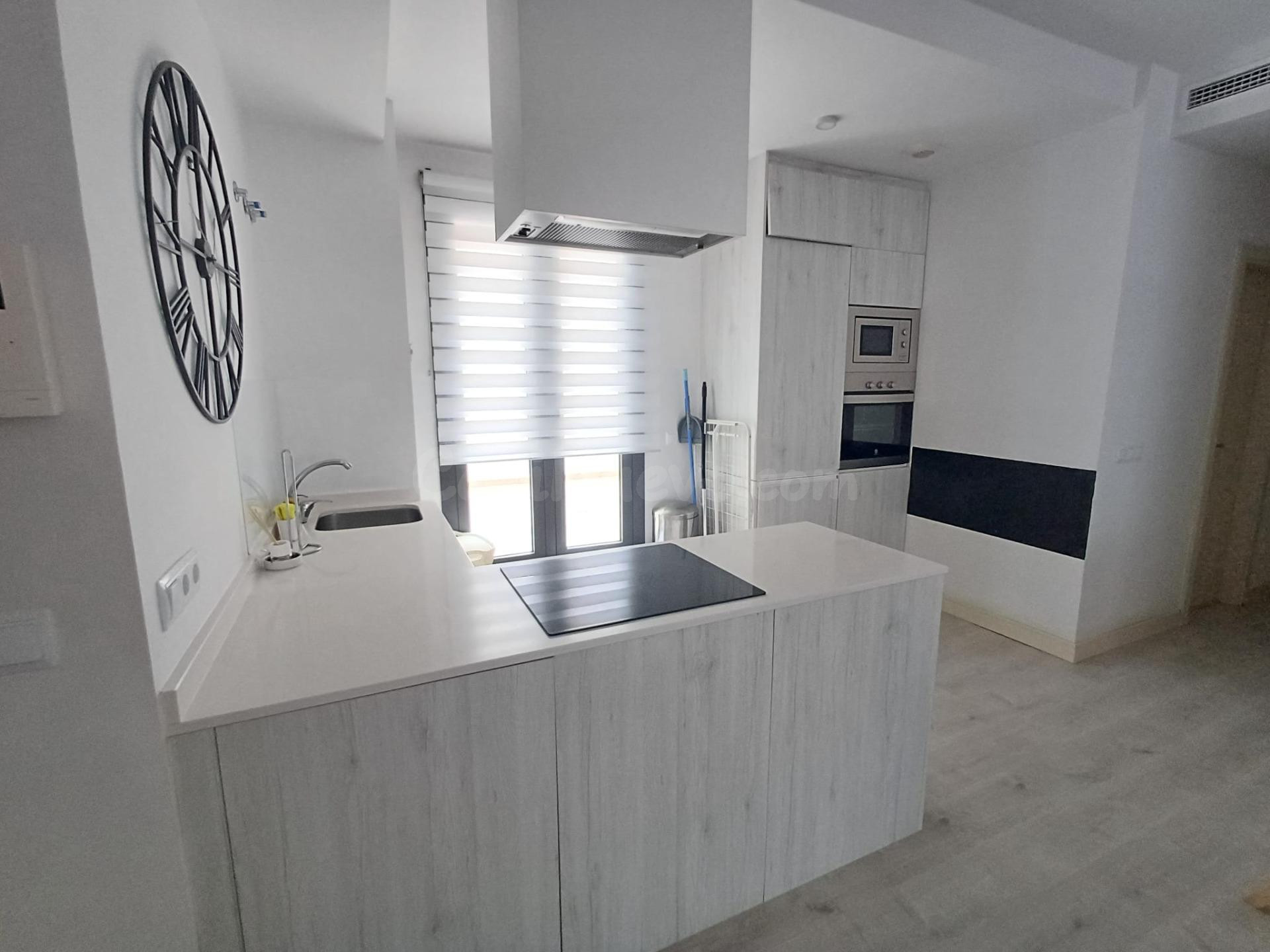 Se alquila piso cómo nuevo a metros de Vialia en el corazón  - foto 4