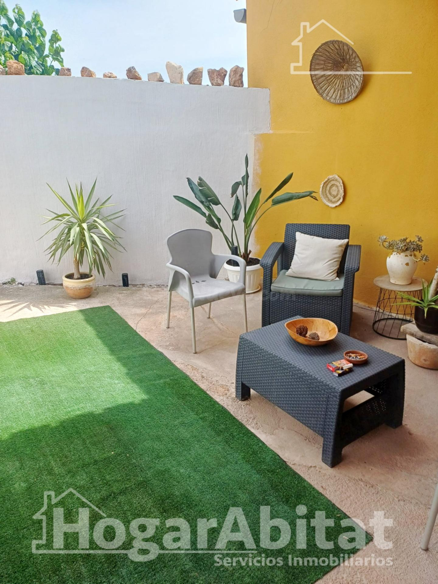 CHALET SEMINUEVO CON TERRAZA Y GARAJE