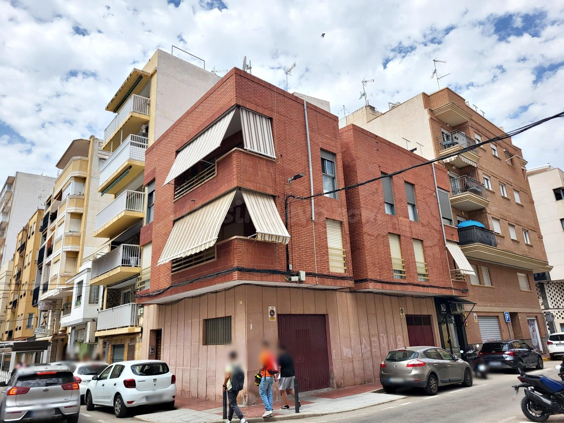 Gran vivienda en esquina con 154 m2 a un paso del mar