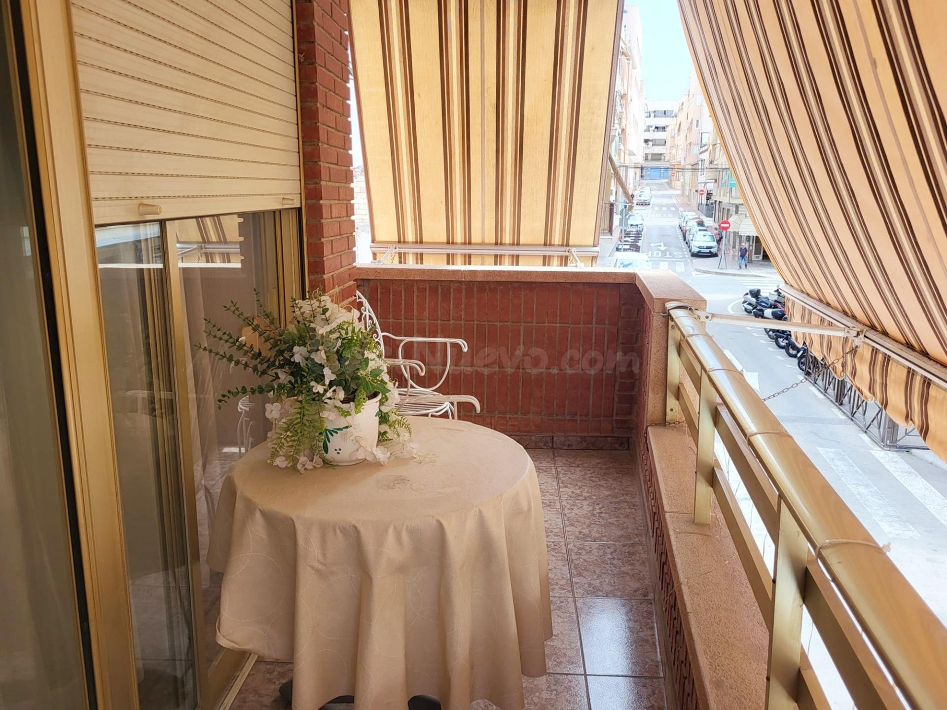 Gran vivienda en esquina con 154 m2 a un paso del mar - foto 2
