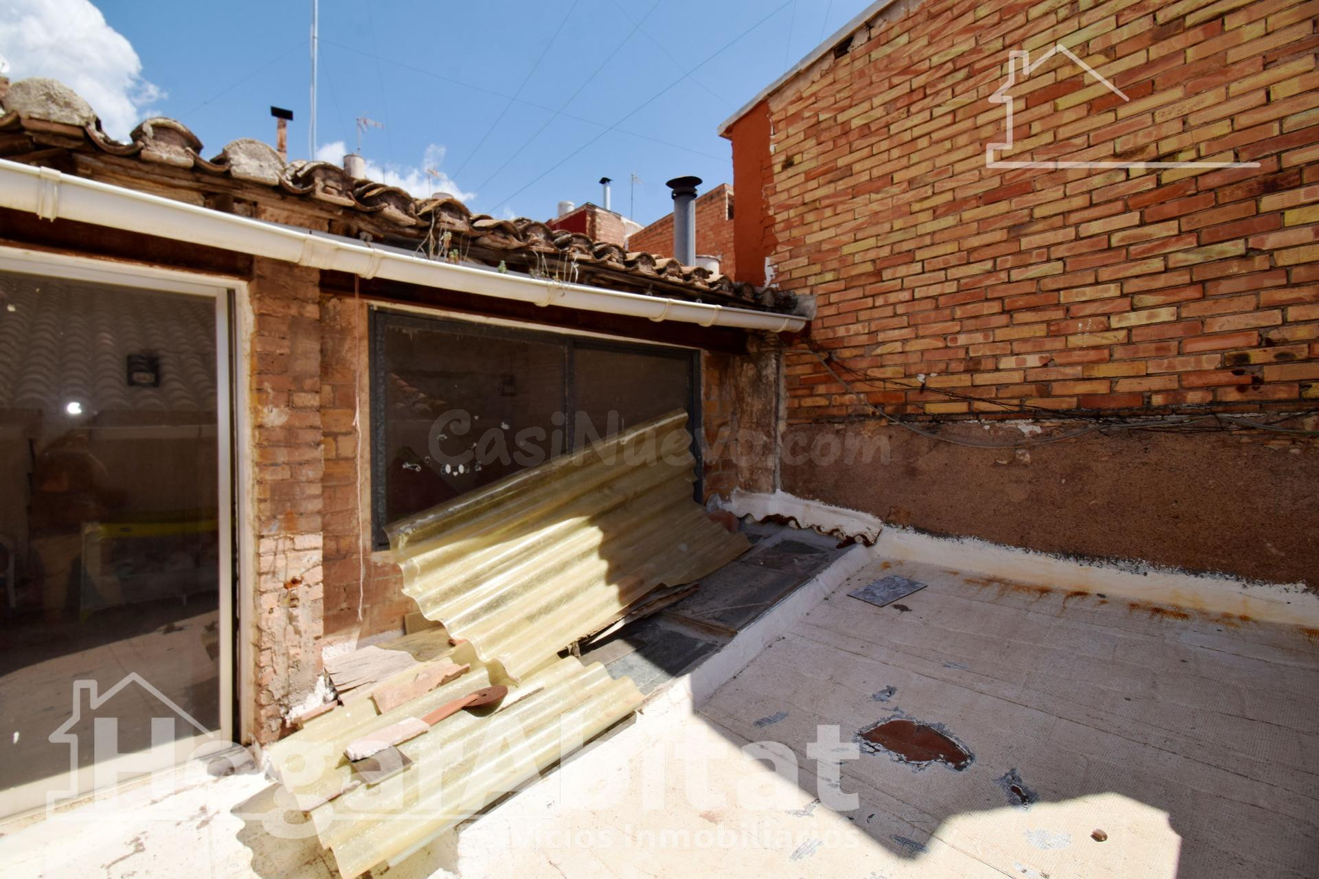 ¡GRAN OPORTUNIDAD! CASA ESQUINERA PARA REFORMAR CON GARAJE,  - foto 5