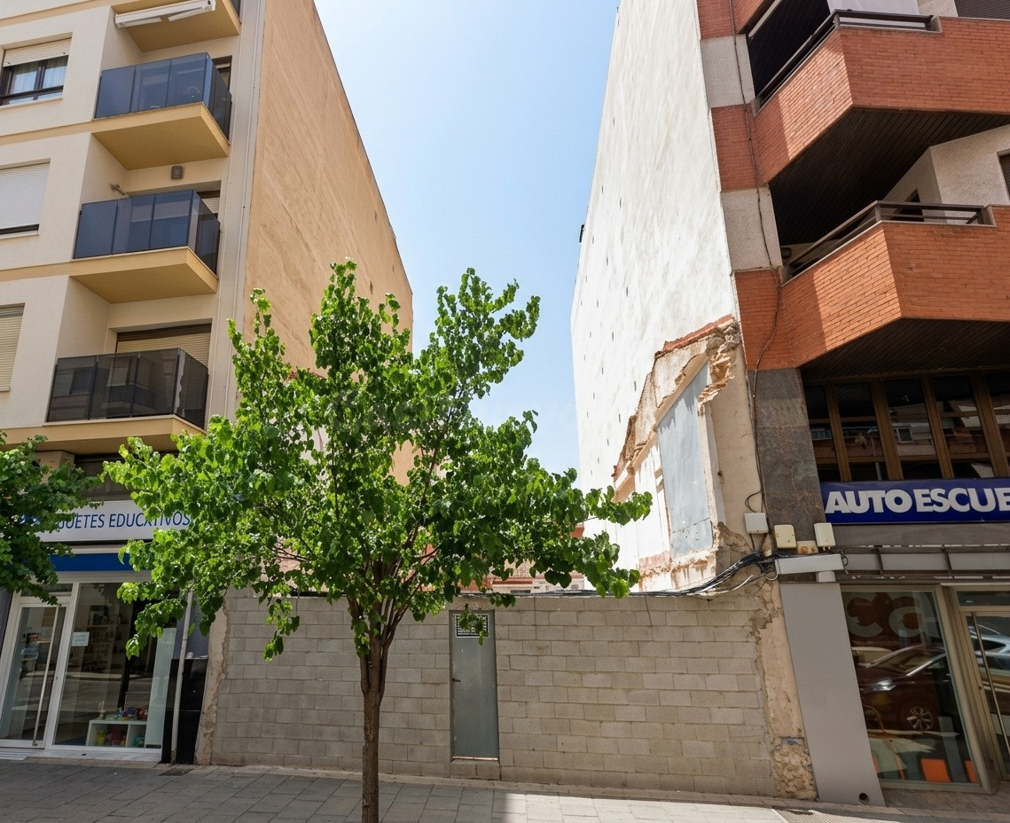Solar urbano situado en Avenida Constitución - Villena, Alic