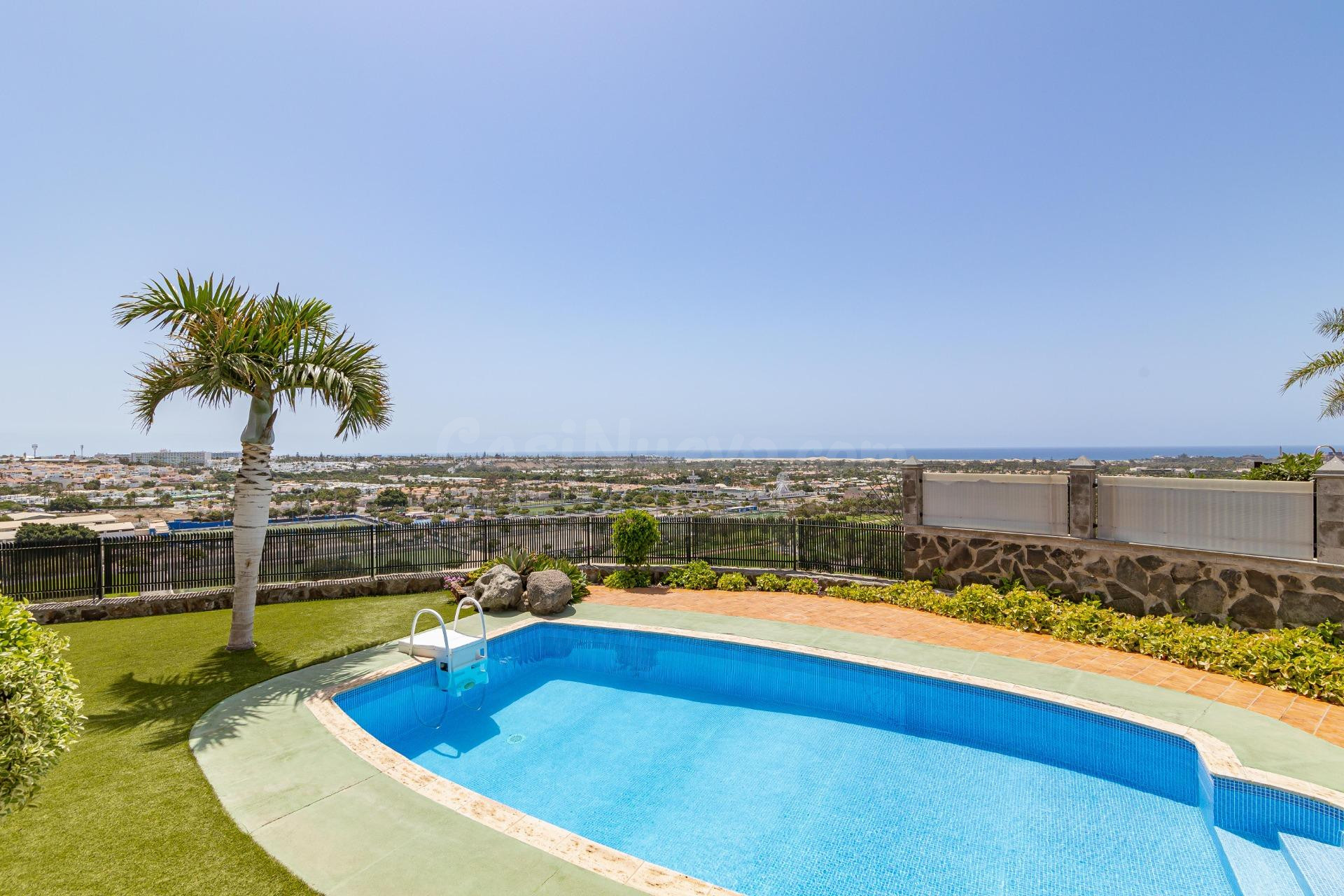 Villa en Sonnenland en venta en primera línea con vistas imp