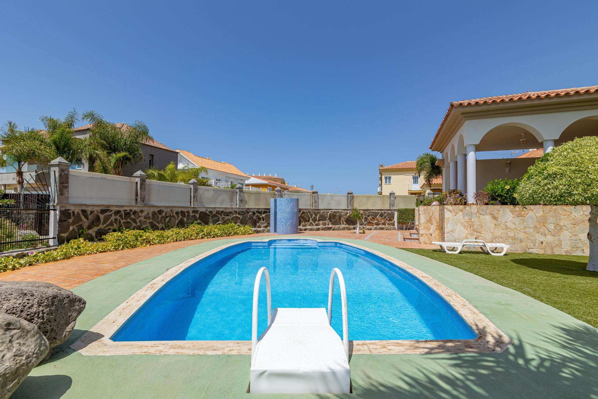 Villa en Sonnenland en venta en primera línea con vistas imp - foto 3