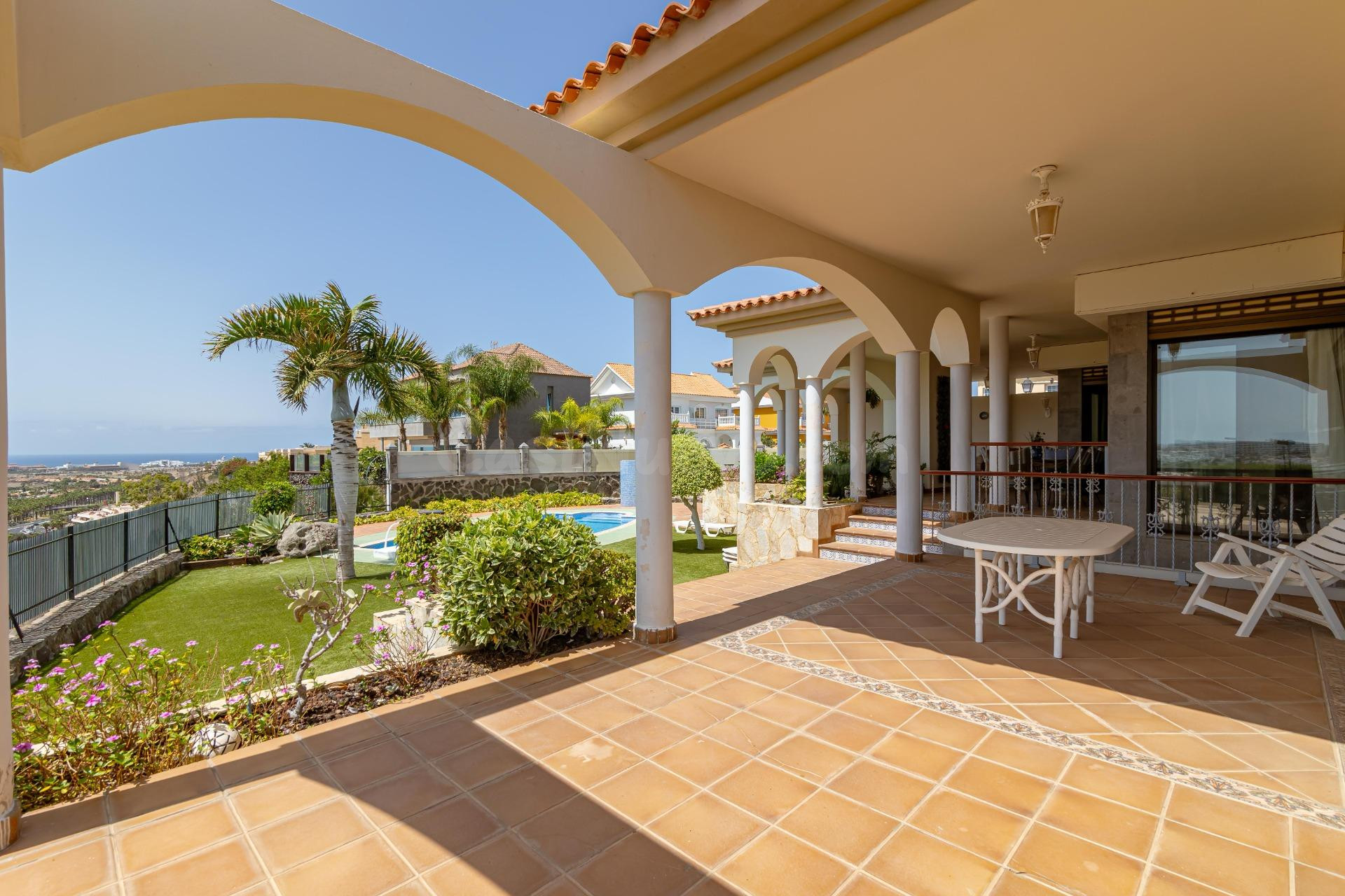Villa en Sonnenland en venta en primera línea con vistas imp - foto 5