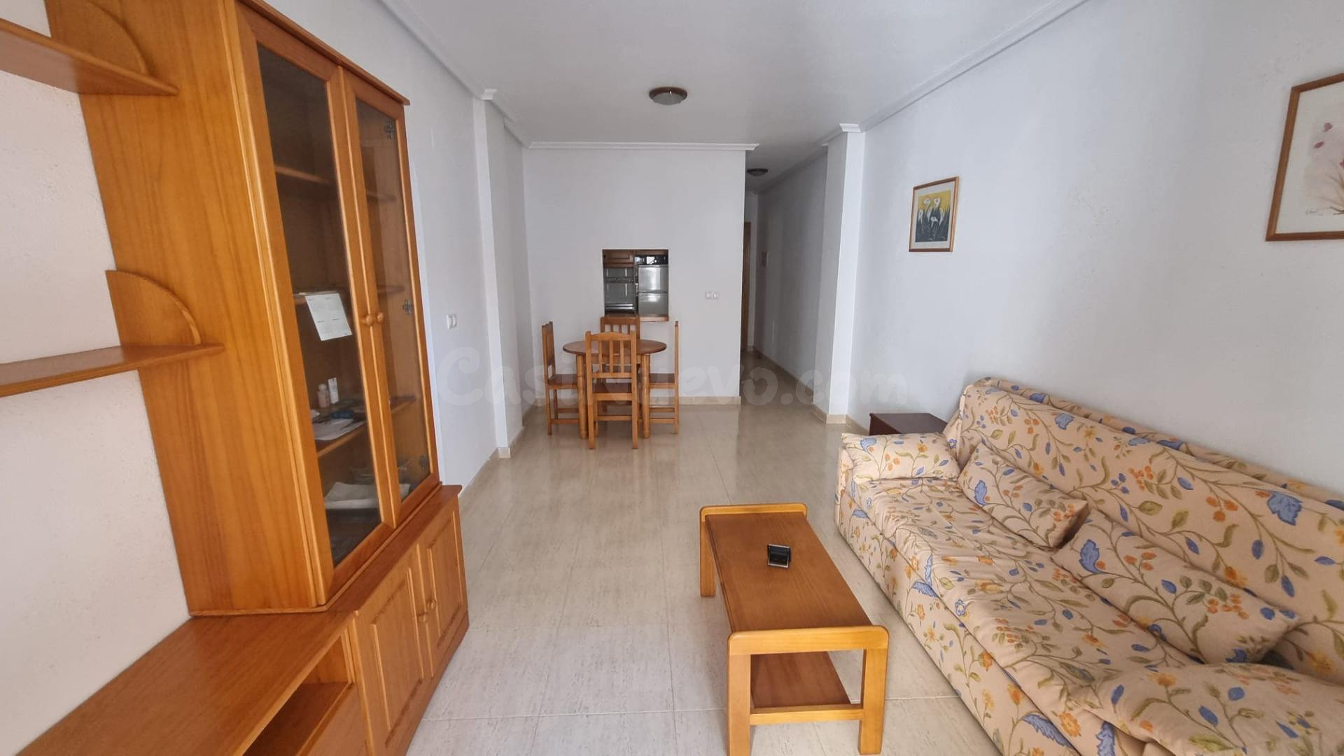 Listo para disfrutar: 2 dormitorios, terraza y piscina en To