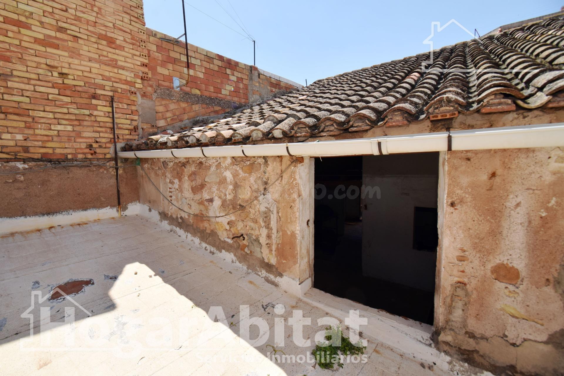 ¡GRAN OPORTUNIDAD! CASA ESQUINERA PARA REFORMAR CON GARAJE, 