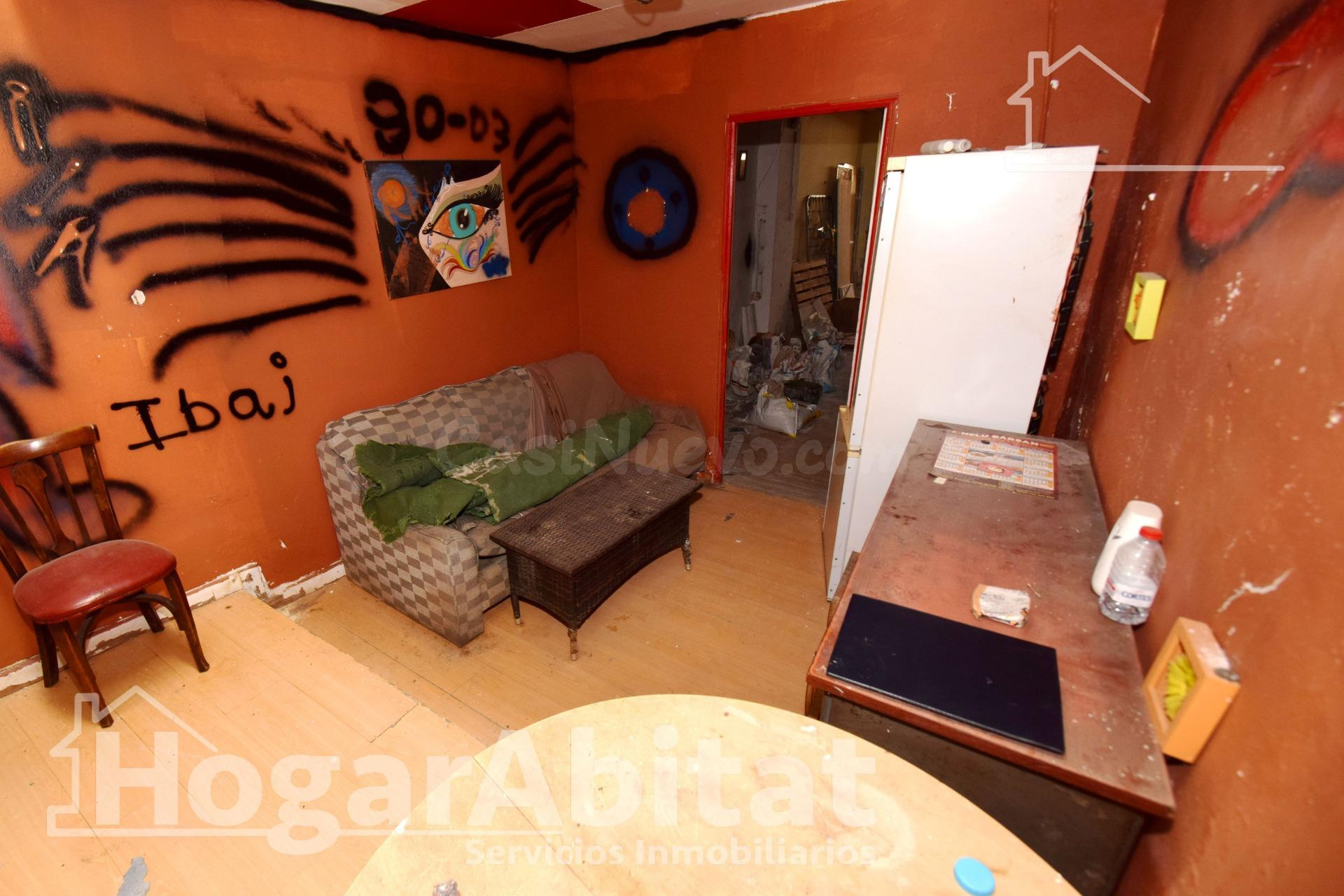 ¡GRAN OPORTUNIDAD! CASA ESQUINERA PARA REFORMAR CON GARAJE,  - foto 3