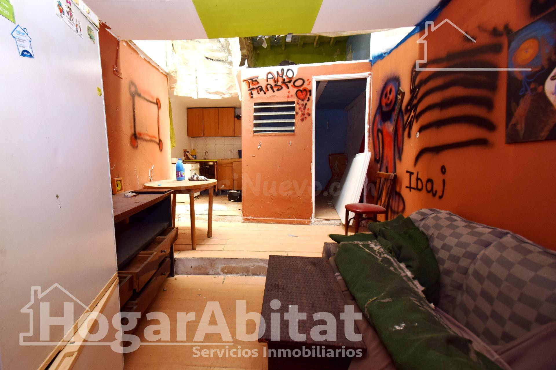 ¡GRAN OPORTUNIDAD! CASA ESQUINERA PARA REFORMAR CON GARAJE,  - foto 4
