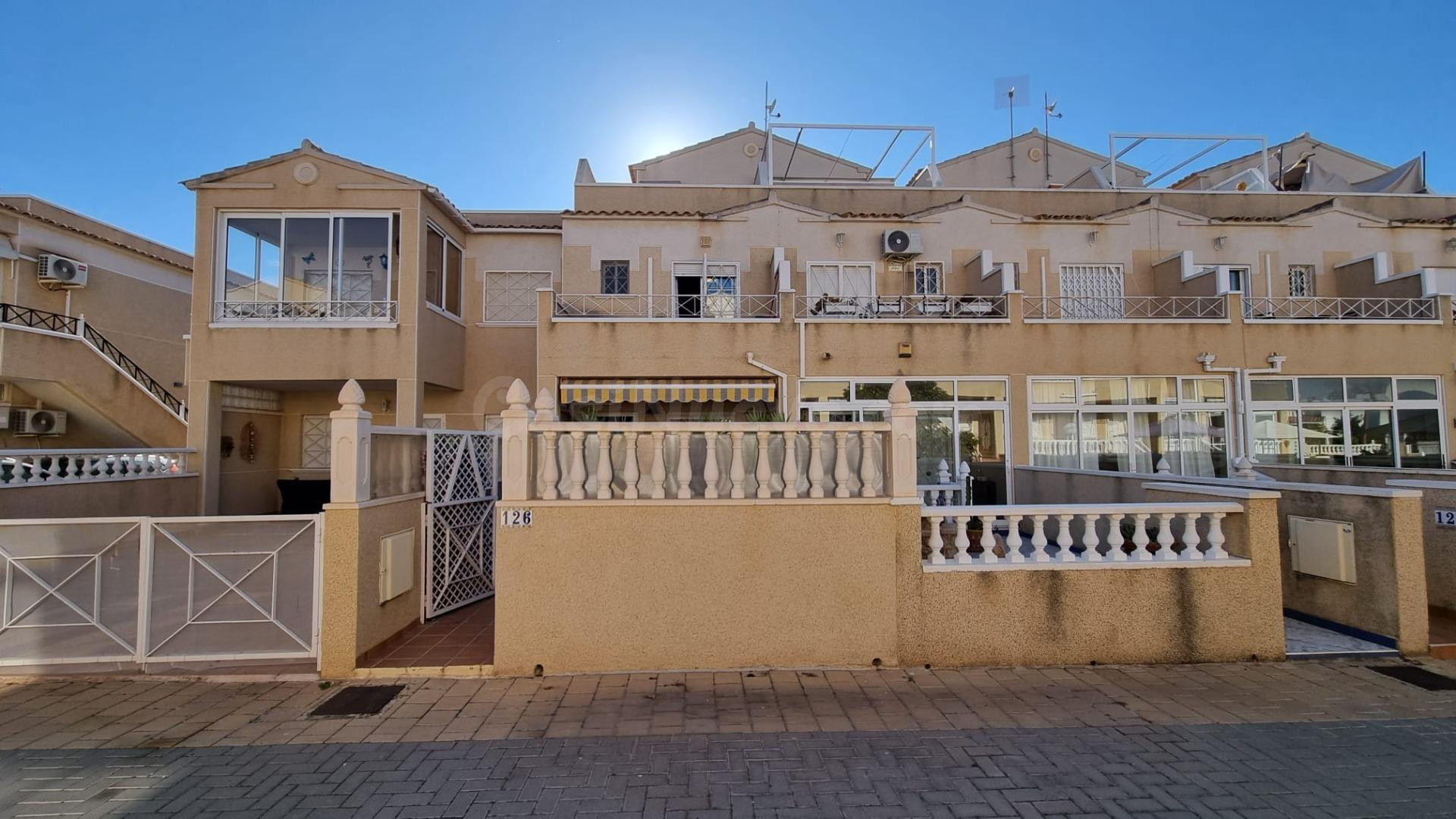 ✨ Tu rincón mediterráneo: adosado con gran terraza, solárium - foto 2