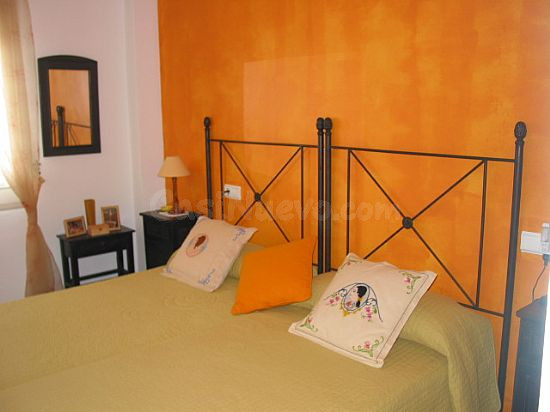 Apartamento con terraza, piscina y vistas al mar en Piles - foto 2