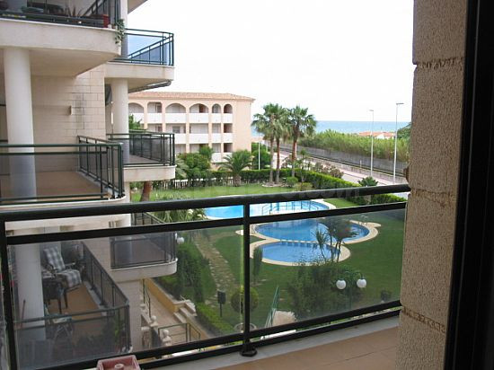 Apartamento con terraza, piscina y vistas al mar en Piles - foto 5