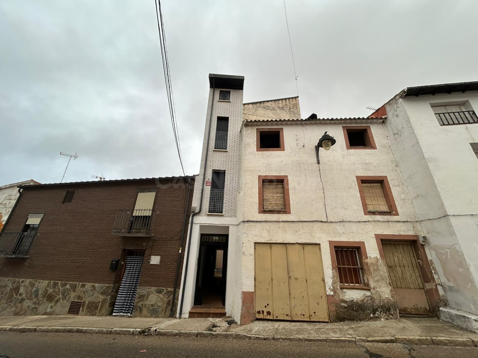 VENTA DE ESTUDIO CON GARAJE EN MONDEJAR (GUADALAJARA) - foto 2