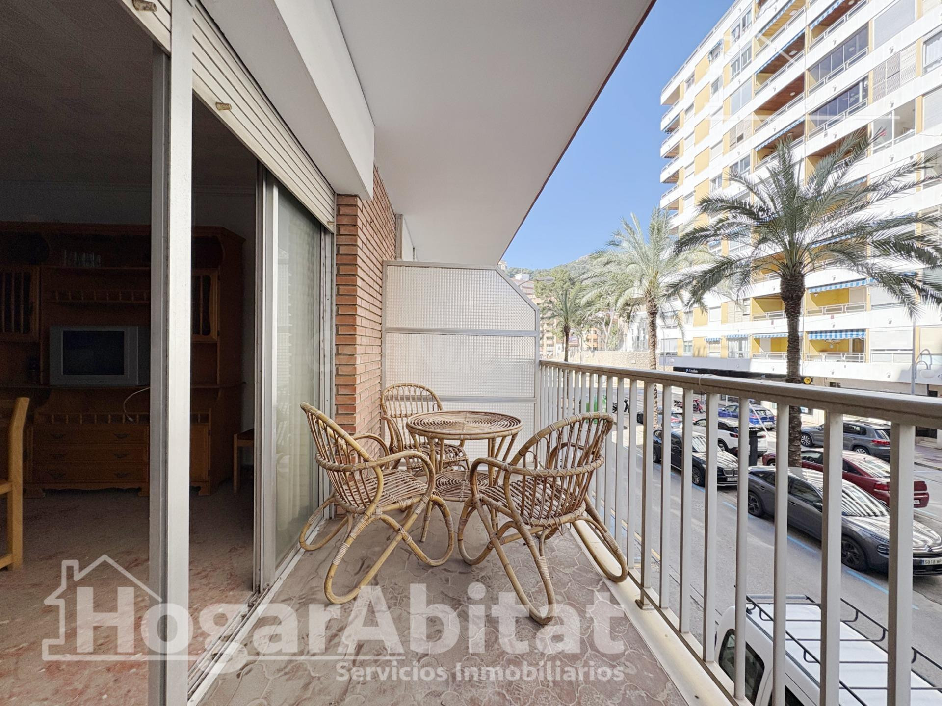 CON GARAJE Y TERRAZA JUNTO AL MAR - foto 2