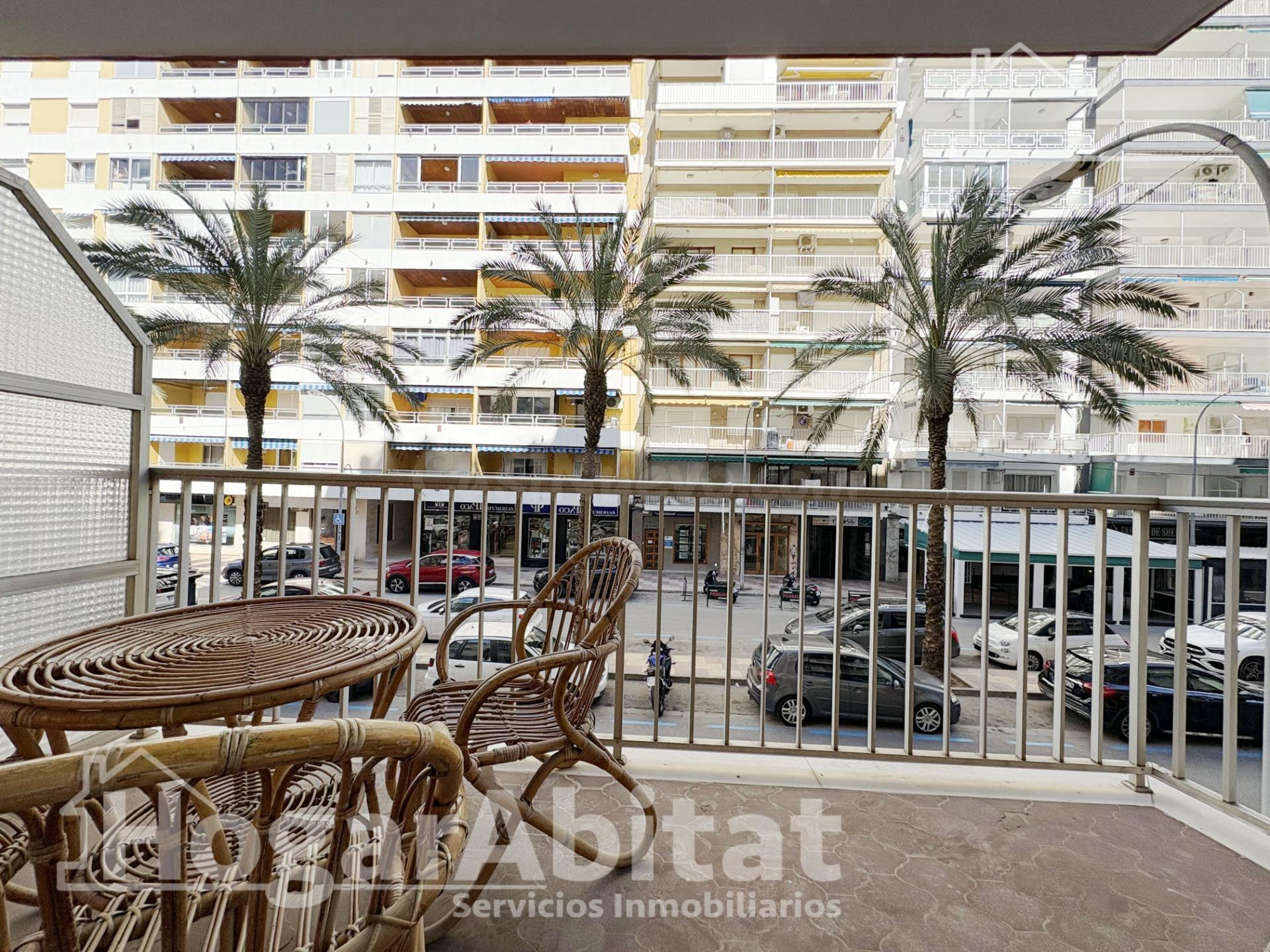 CON GARAJE Y TERRAZA JUNTO AL MAR - foto 3