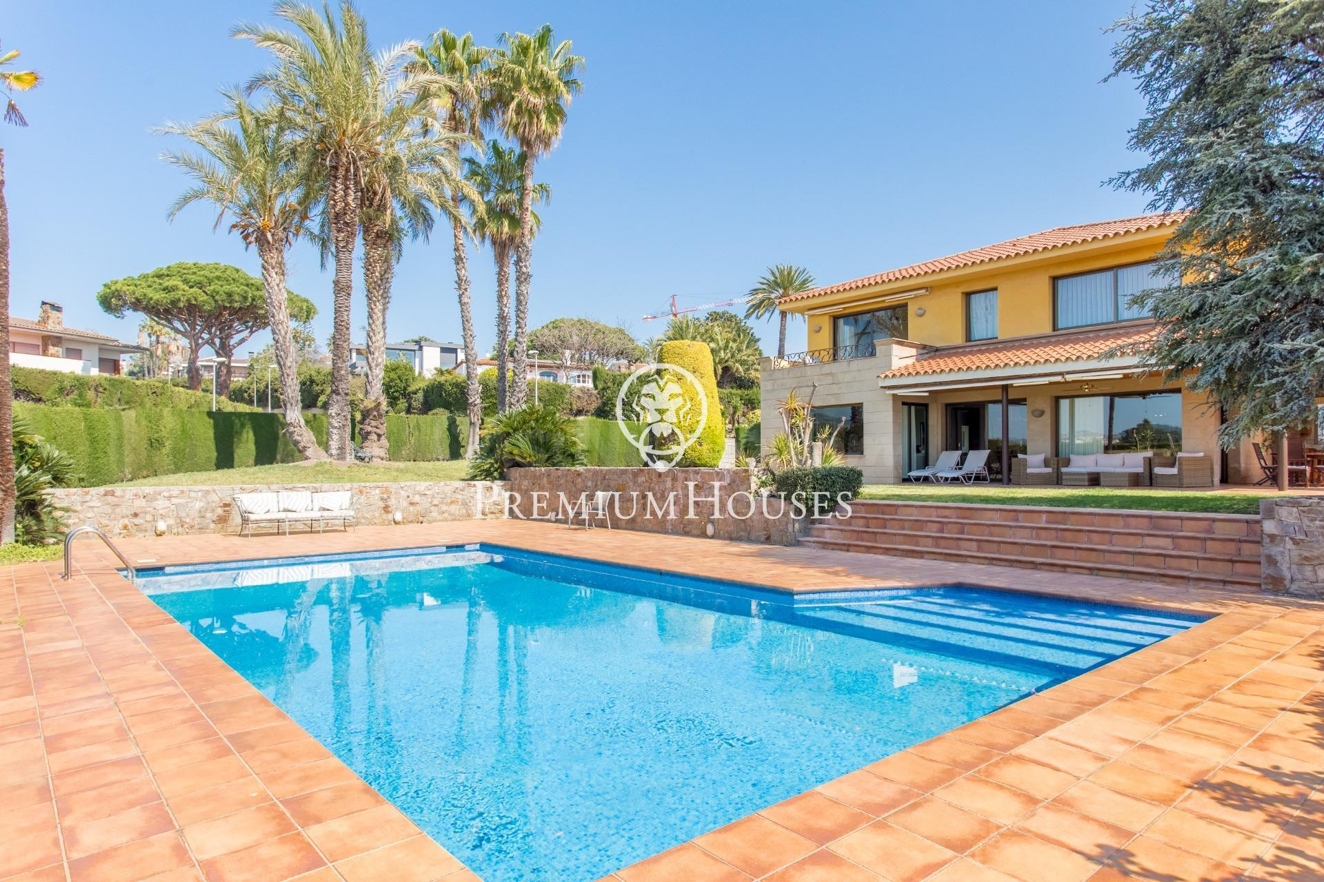 Casa en venta en la exclusiva urbanización 'Can Teixidó' con - foto 2