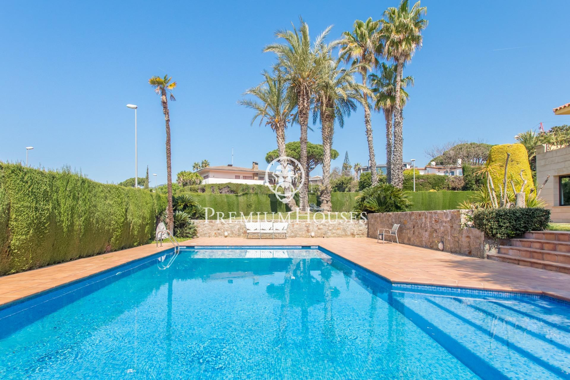 Casa en venta en la exclusiva urbanización 'Can Teixidó' con - foto 3