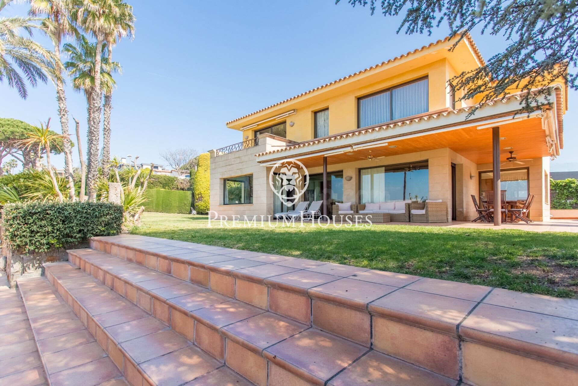 Casa en venta en la exclusiva urbanización 'Can Teixidó' con - foto 4