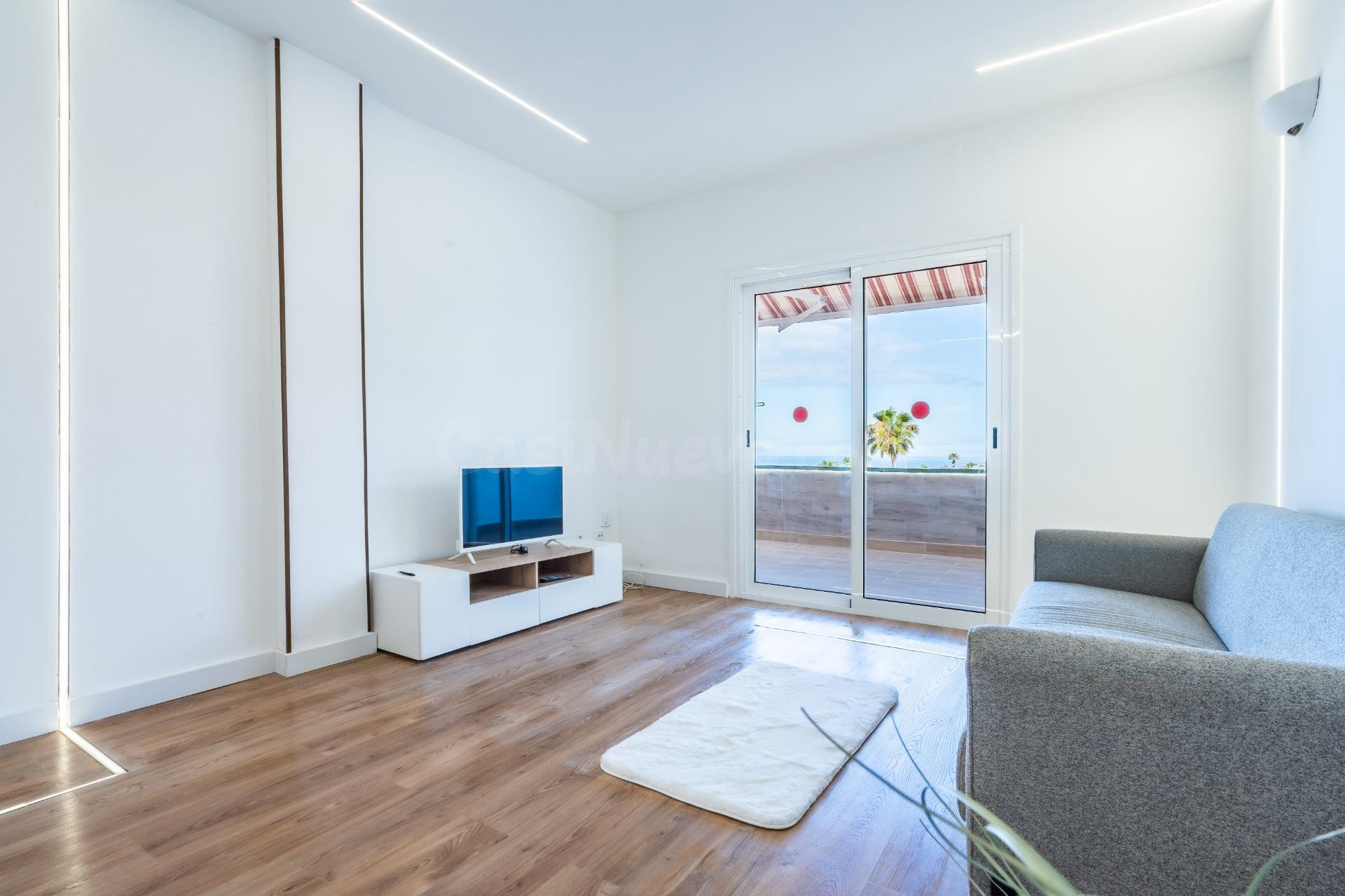 Piso recién reformado con impresionantes vistas al mar - foto 3