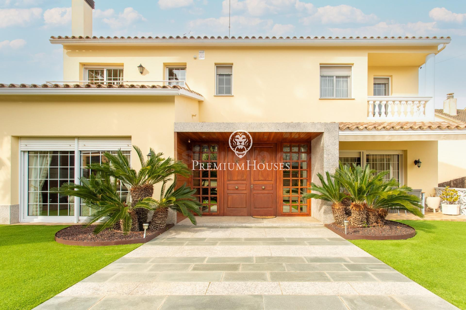 Casa unifamiliar en venta con piscina en Mataró - foto 2