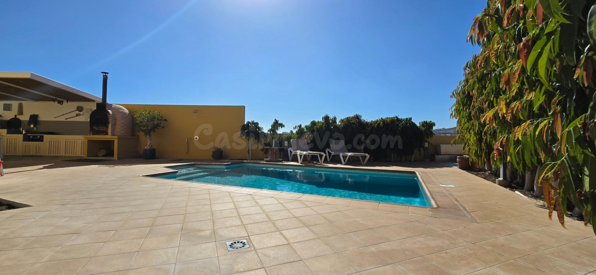 Chalet pareado con piscina privada en Montaña La Data - foto 4