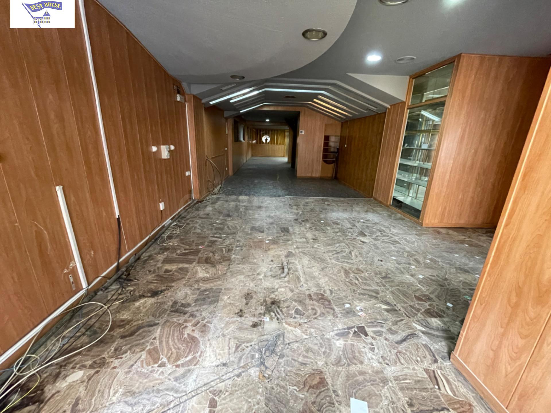 Local comercial 300m² en alquiler - Ensanche-Franciscanos