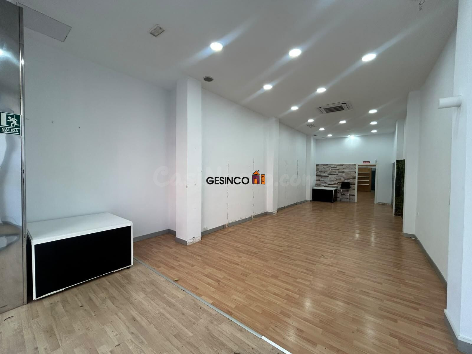 LOCAL COMERCIAL EN ALQUILER BIEN SITUADO - foto 3