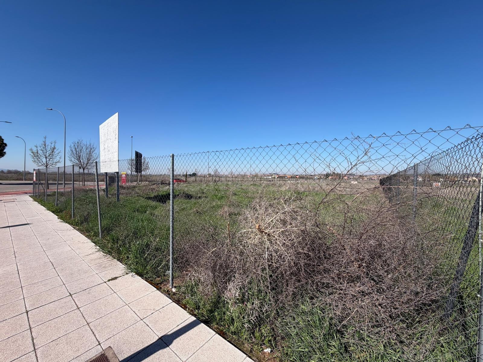 PARCELA TERCIARIA COMERCIAL EN UBICACIÓN ESTRATÉGICA – AZUQU - foto 2