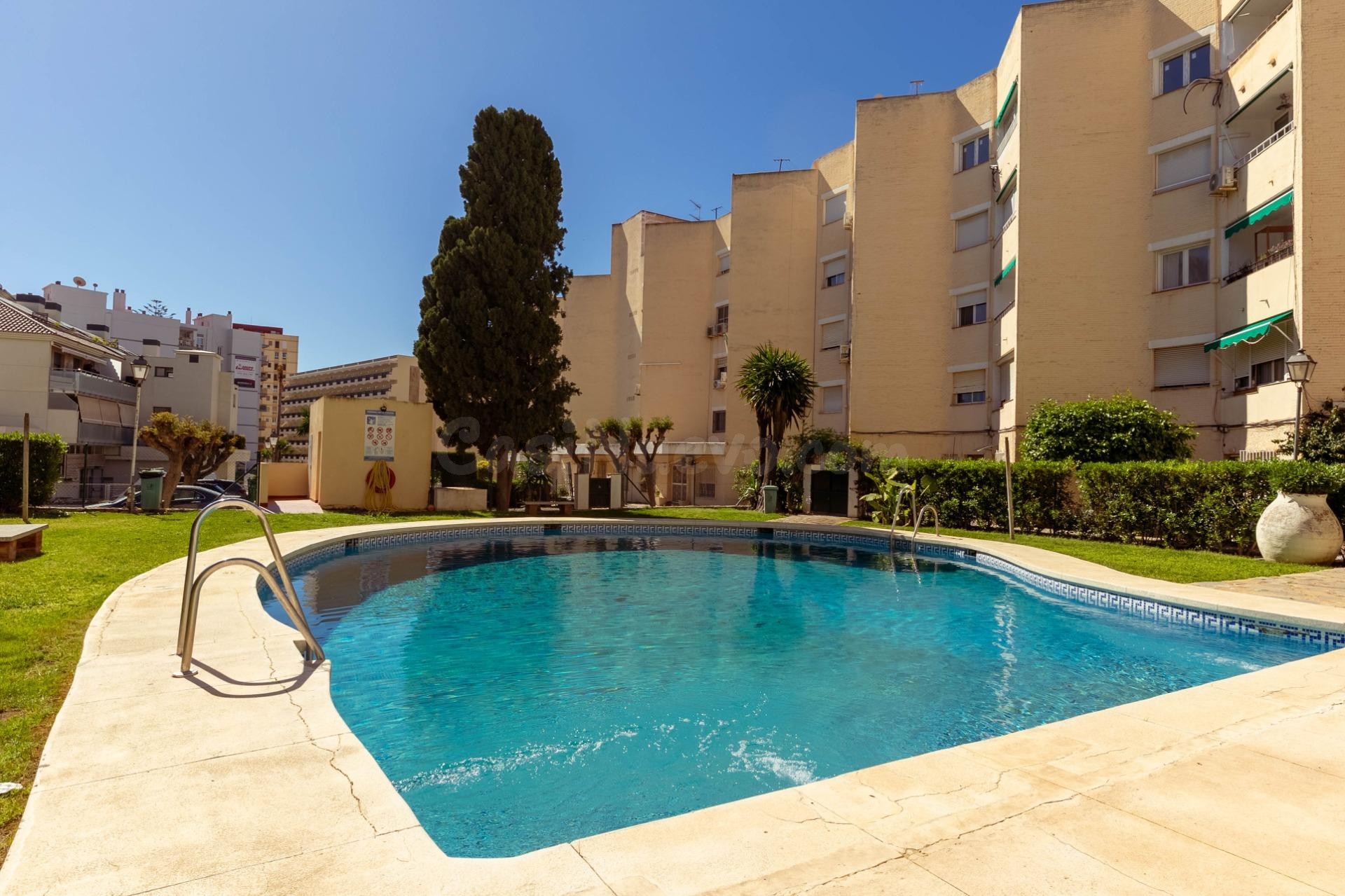 Apartamento con terraza y piscina a diez minutos del mar, en - foto 4
