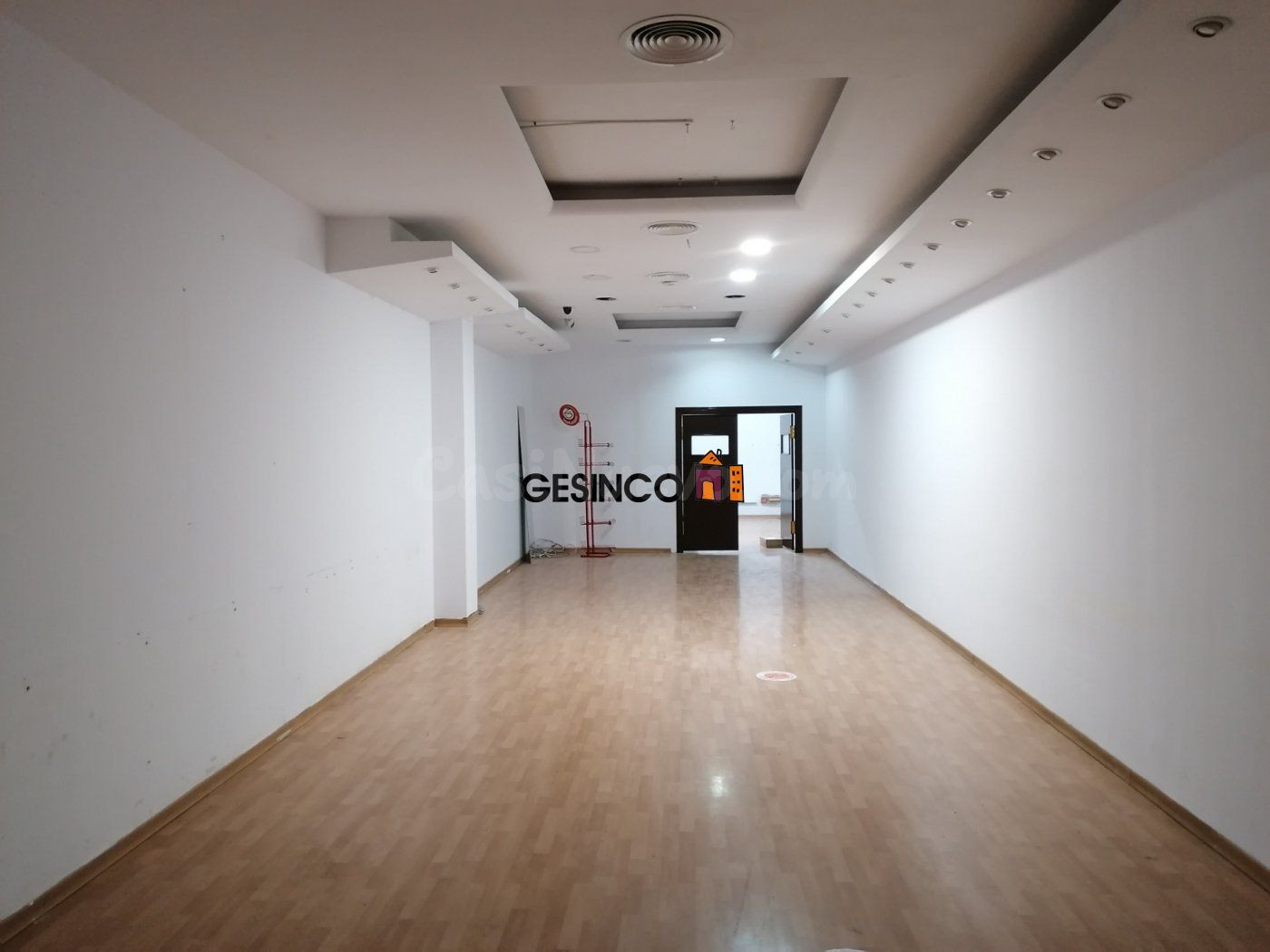 LOCAL COMERCIAL EN AMPLIA AVENIDA EN ALQUILER EN ONTINYENT - foto 4
