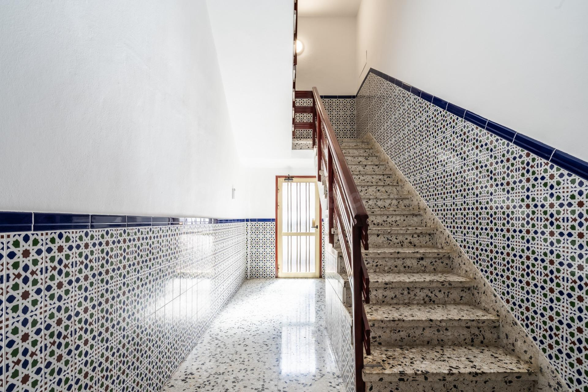 EDIFICIO REFORMADO DE 5 VIVIENDAS, GARAJE Y TERRENO URBANO ( - foto 5