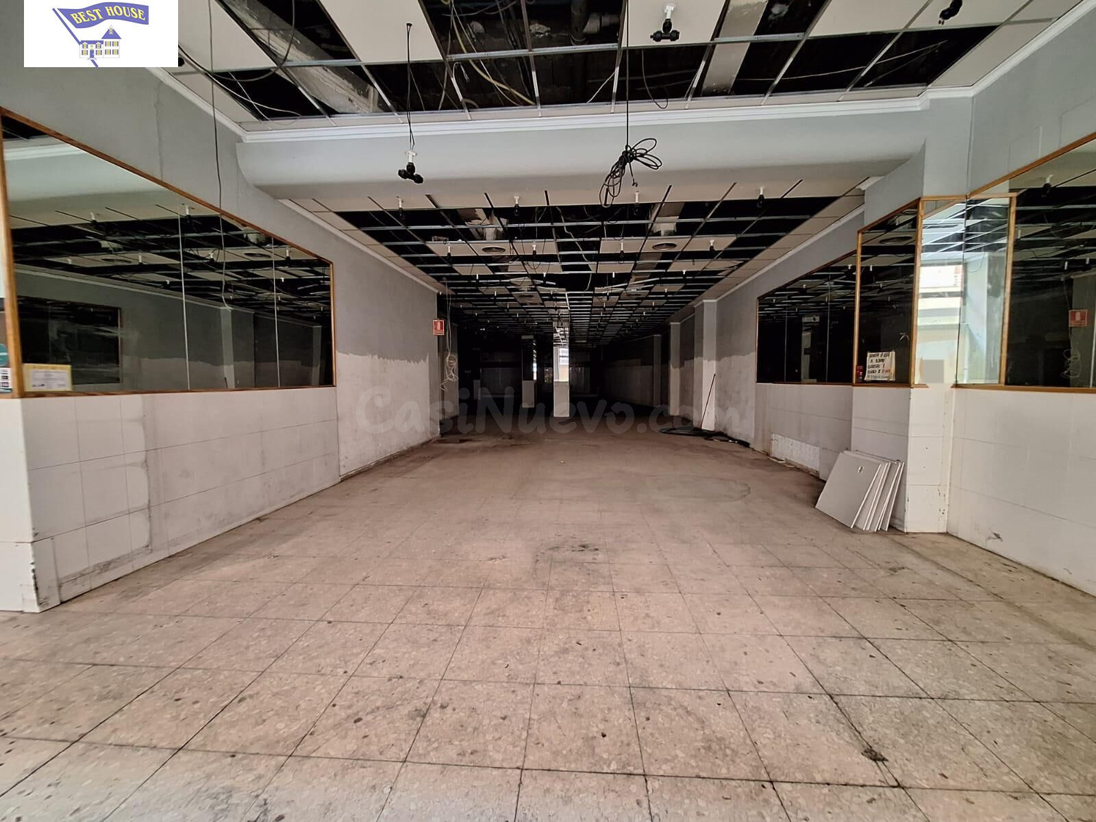 Amplio Local Comercial en el Centro de Albacete, Ideal para Cualquier Negocio