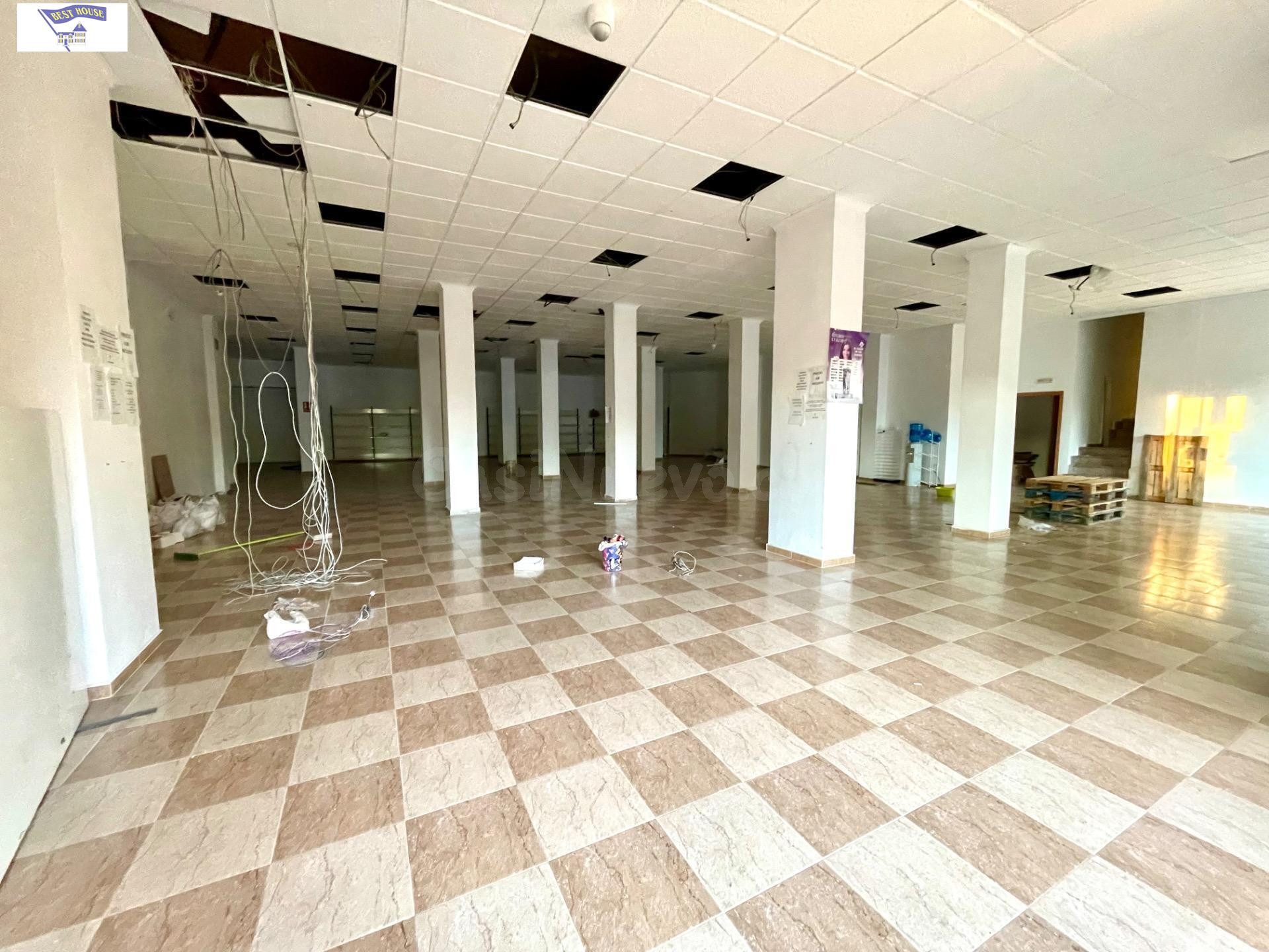 Amplio Local Comercial en Alquiler - Excelente Oportunidad p