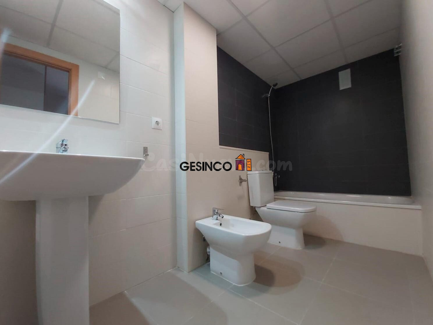 BONITO ESTUDIO CON PLAZA DE GARAJE - foto 3