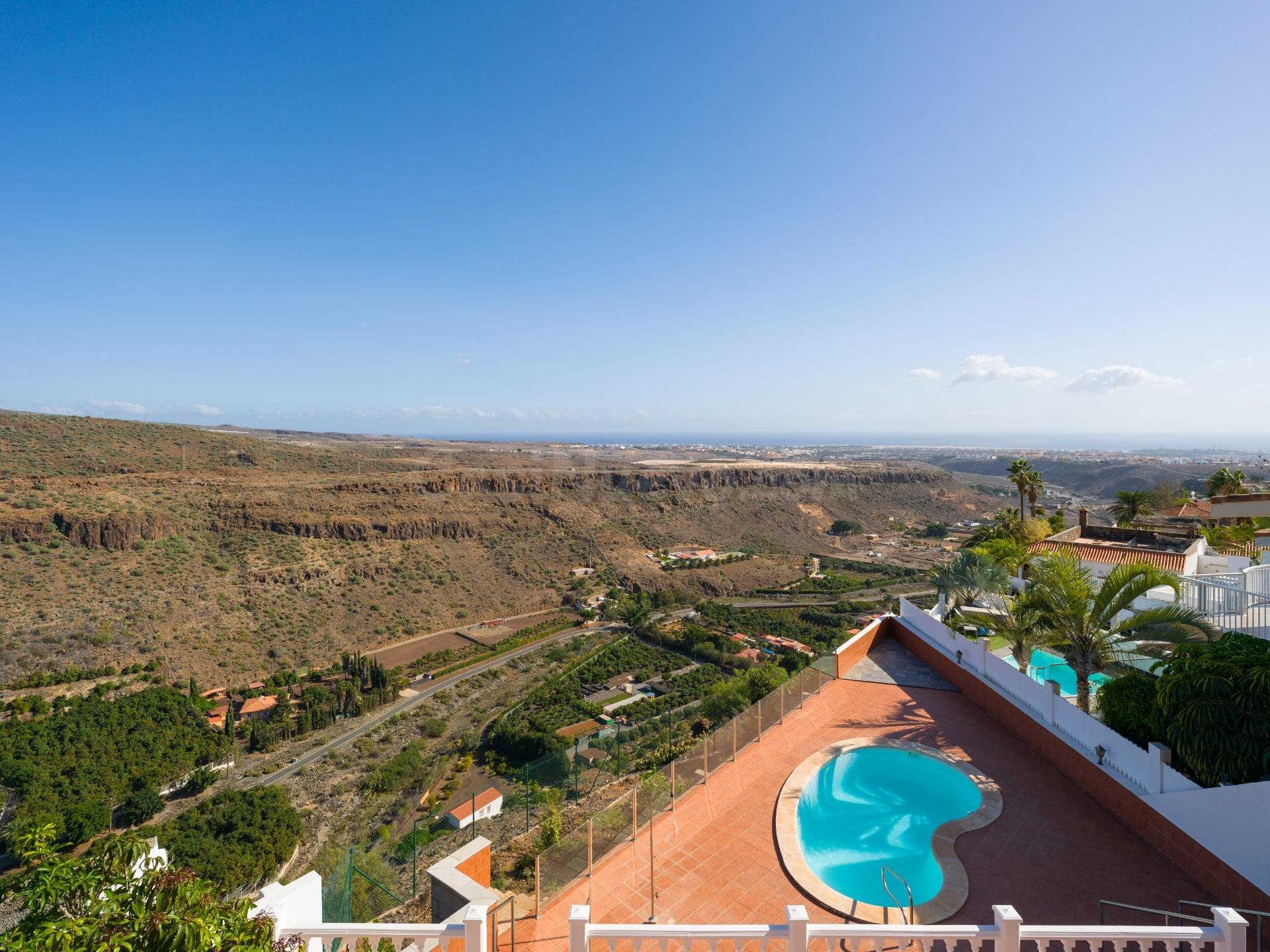 Chalet independiente con piscina y vistas al mar en Montaña  - foto 2