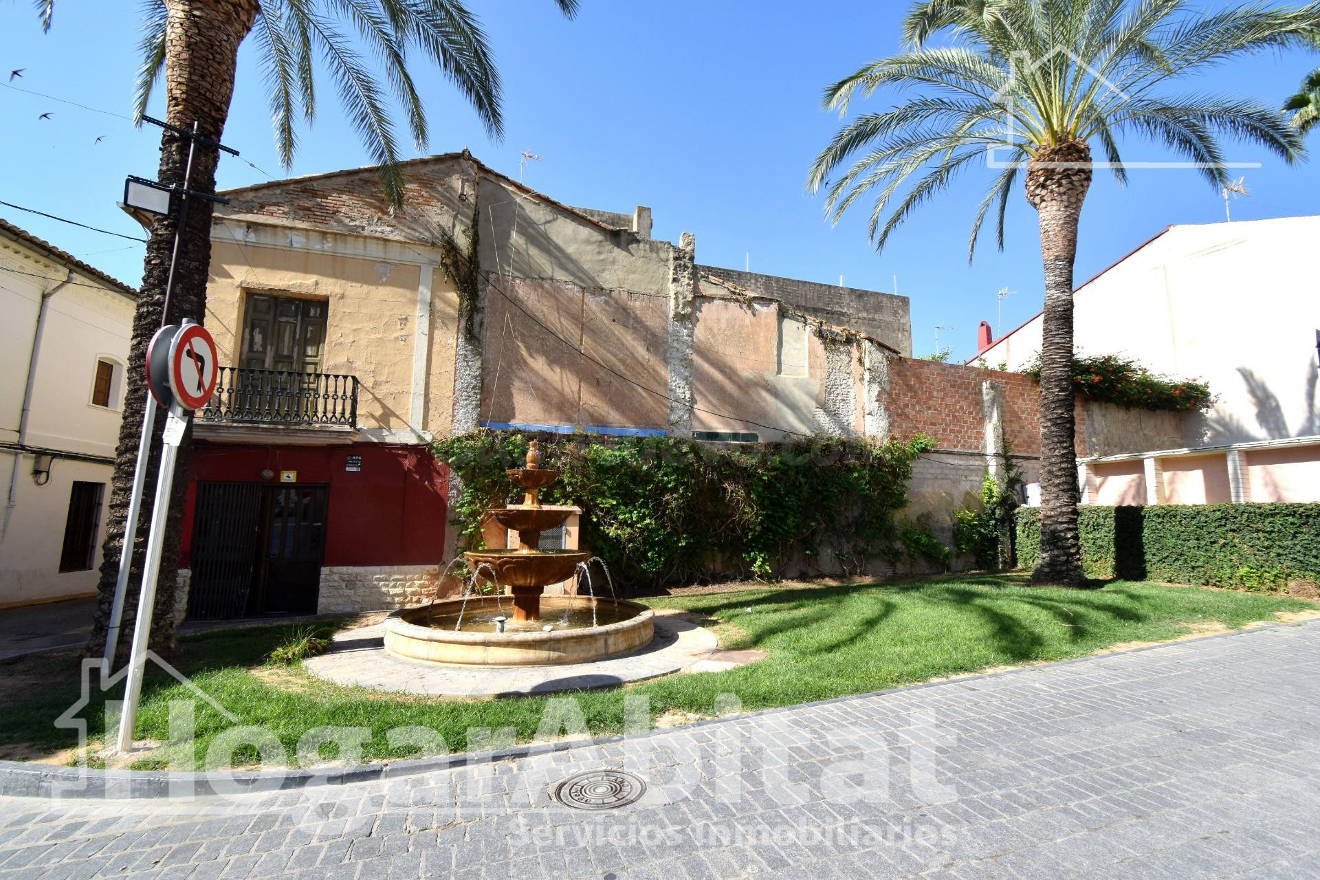 ¡EXCELENTE UBICACIÓN! CASA PARA REFORMAR CON TERRAZA Y BARBA