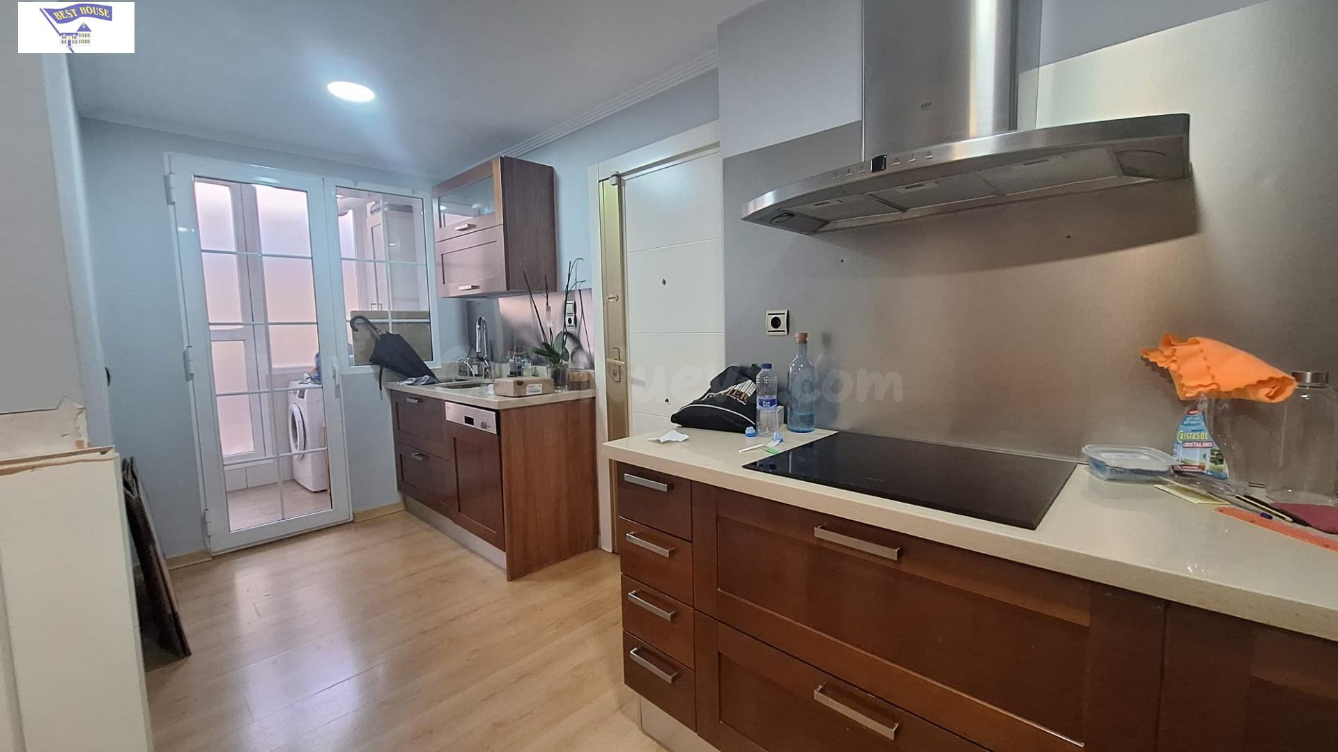 PISO AMPLIO Y CÉNTRICO CON GARAJE Y PATIO - foto 4