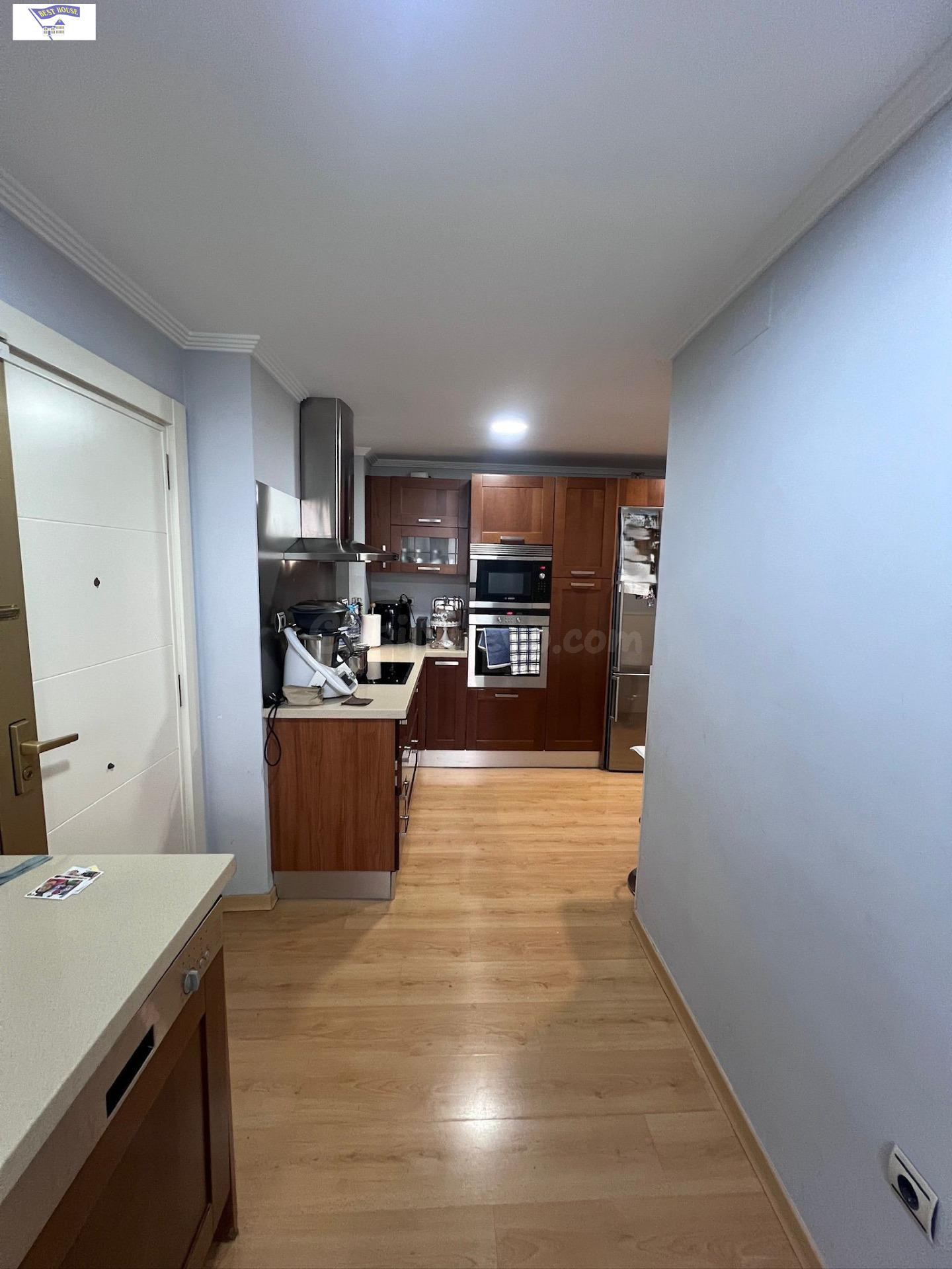 PISO AMPLIO Y CÉNTRICO CON GARAJE Y PATIO - foto 5