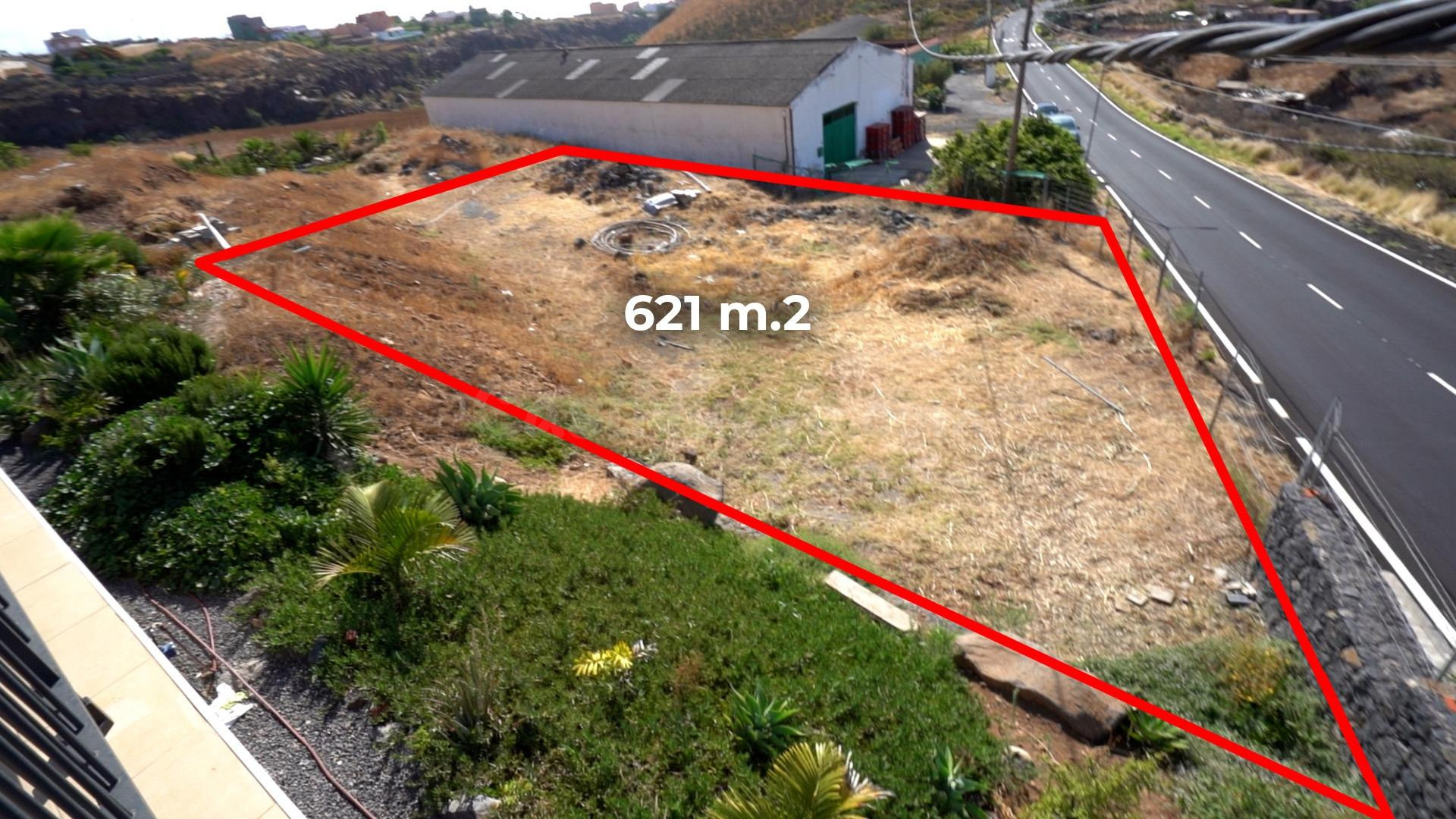 Parcela de 621 m2 Ctra.Llano Blanco-Machado, con proyecto de