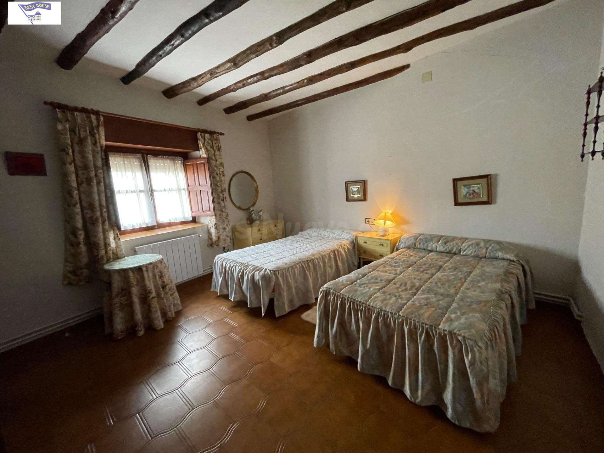 CASA CON PATIO EN BARRAX - foto 3