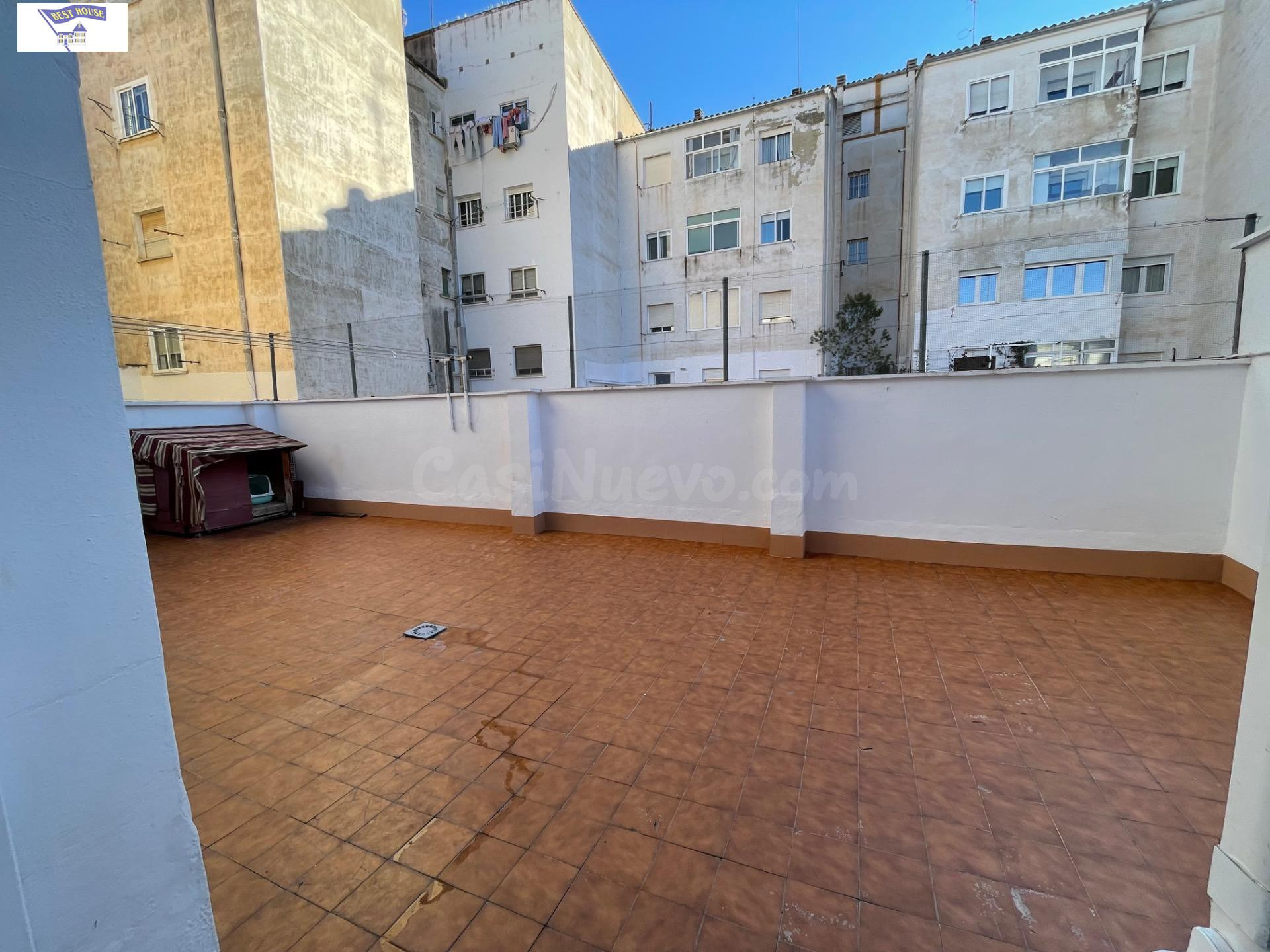 PISO CON GARAJE Y TRASTERO EN ZONA CARRETAS.